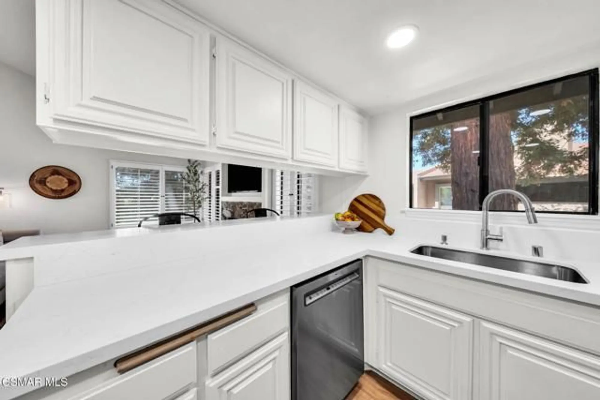 Property Slideshow image 17 of 54 | 769 birchpark cir 203, Thousand Oaks, CA, 91360
