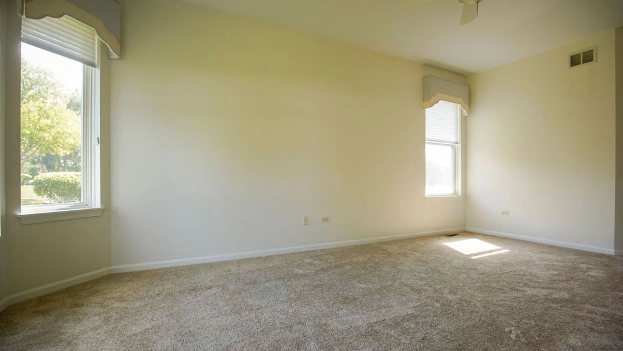 Property Slideshow image 23 of 38 | 12298 winding creek loop, Huntley, IL, 60142