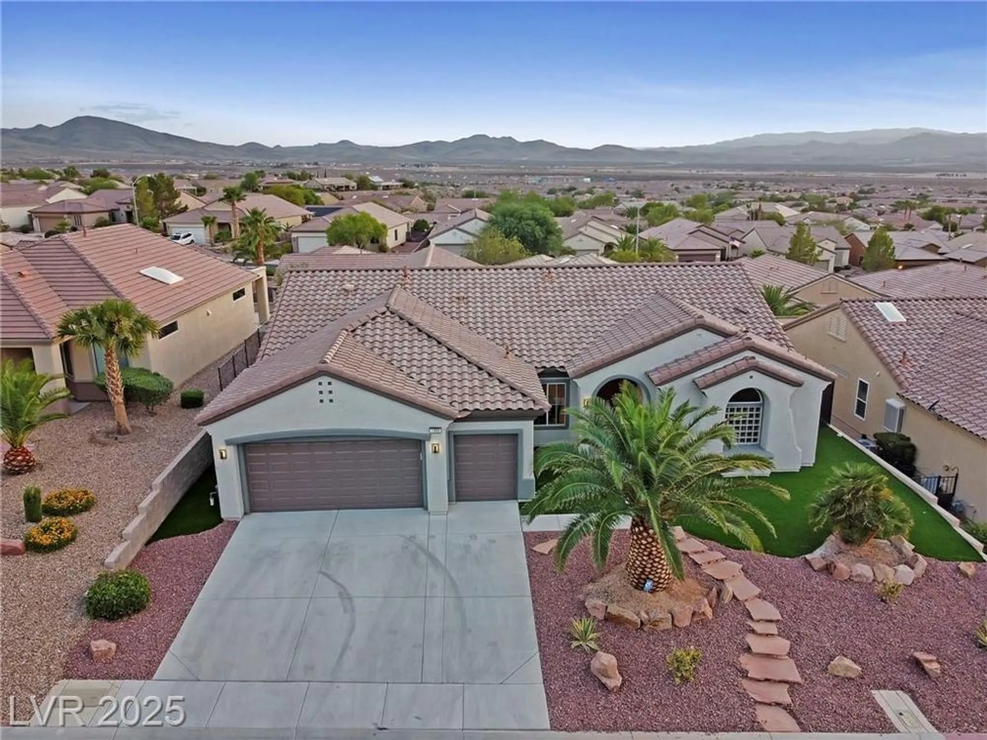 Property Slideshow image 6 of 56 | 1999 oliver springs st, Henderson, NV, 89052