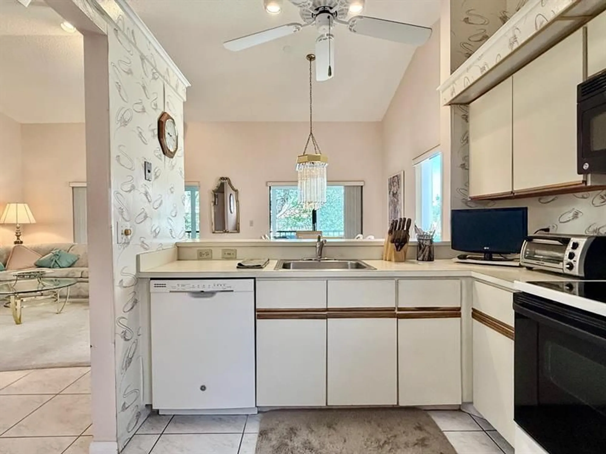 Property Slideshow image 14 of 36 | 10851 palm lake ave 202, Boynton Beach, FL, 33437