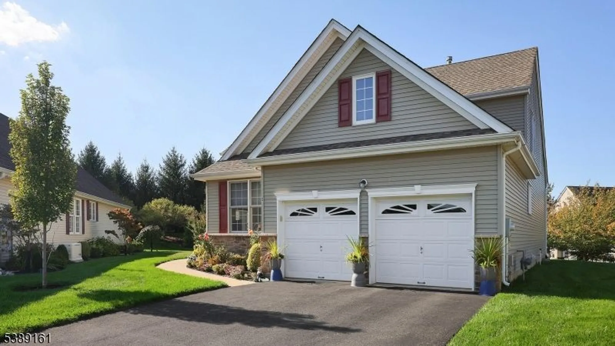 Property Slideshow image 1 of 32 | 9 pitcher pt, Somerset, NJ, 08873