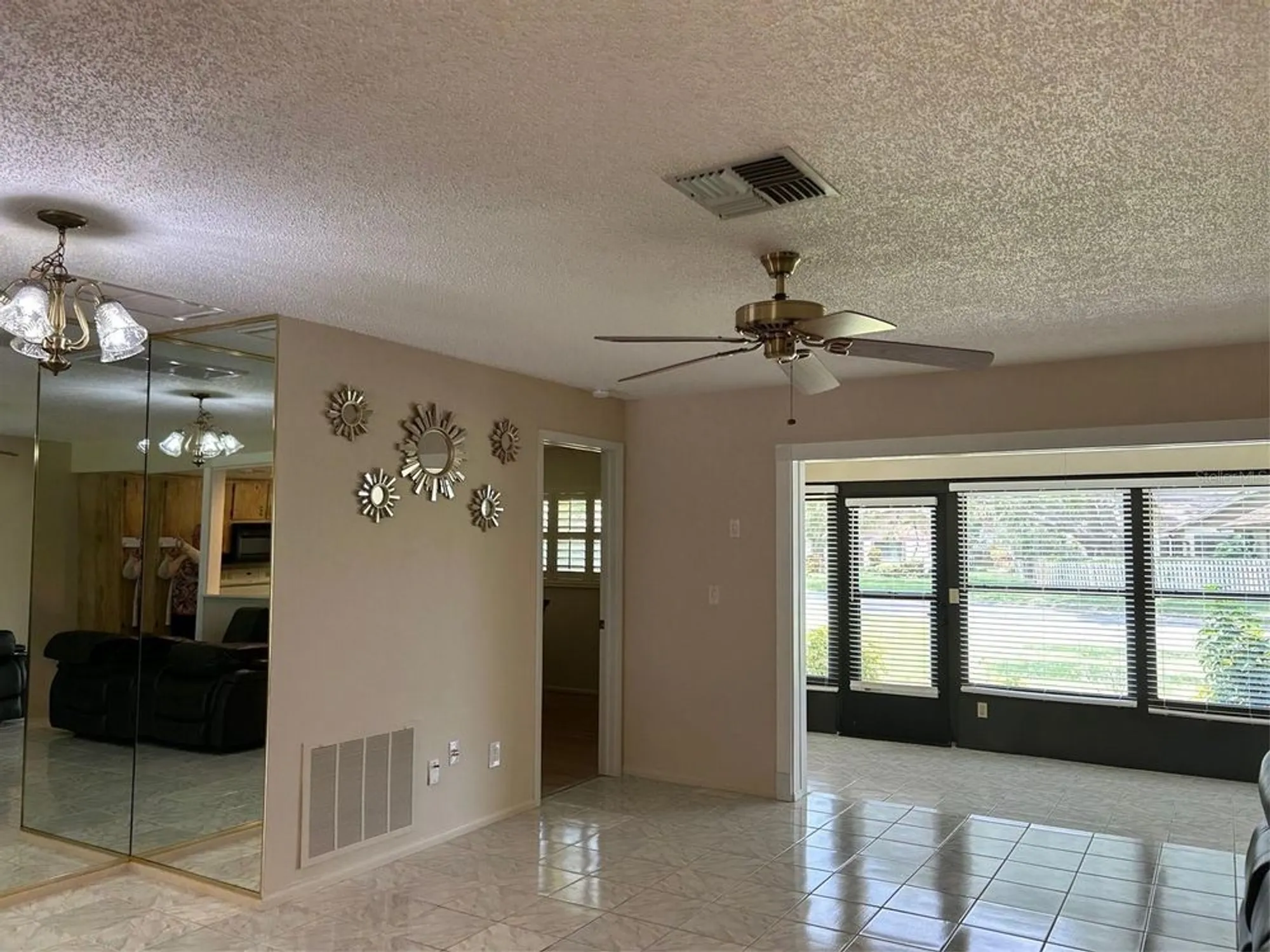 Property Slideshow image 4 of 23 | 2567 oakleaf ln 41b, Clearwater, FL, 33763