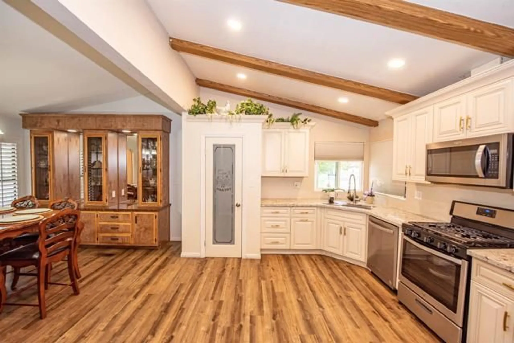 Property Slideshow image 7 of 67 | 38210 via taffia, Murrieta, CA, 92563