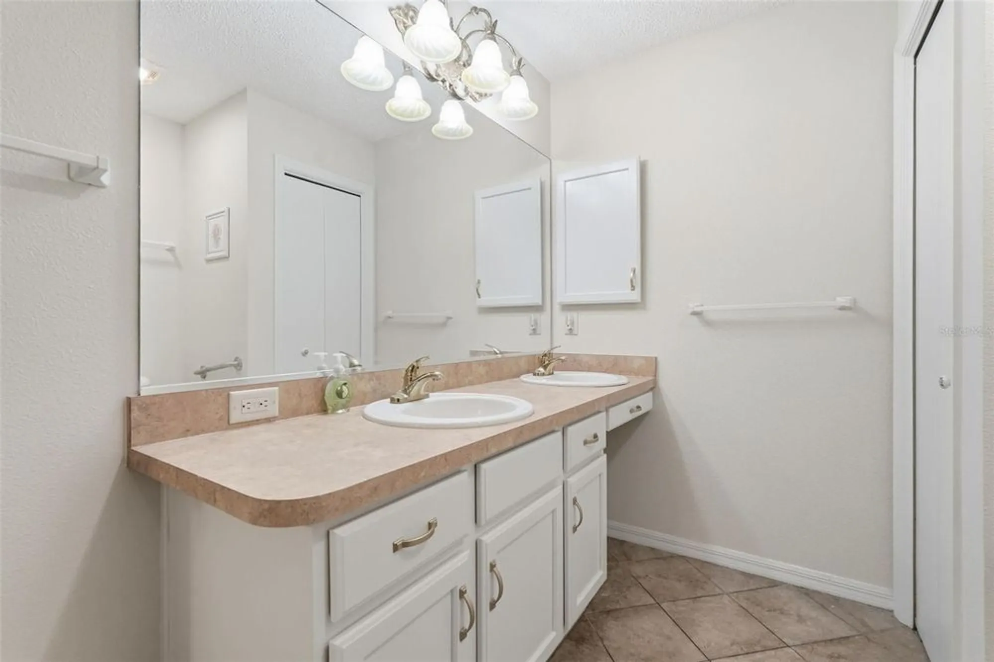 Property Slideshow image 26 of 69 | 17985 se 92nd amory ave, The Villages, FL, 32162