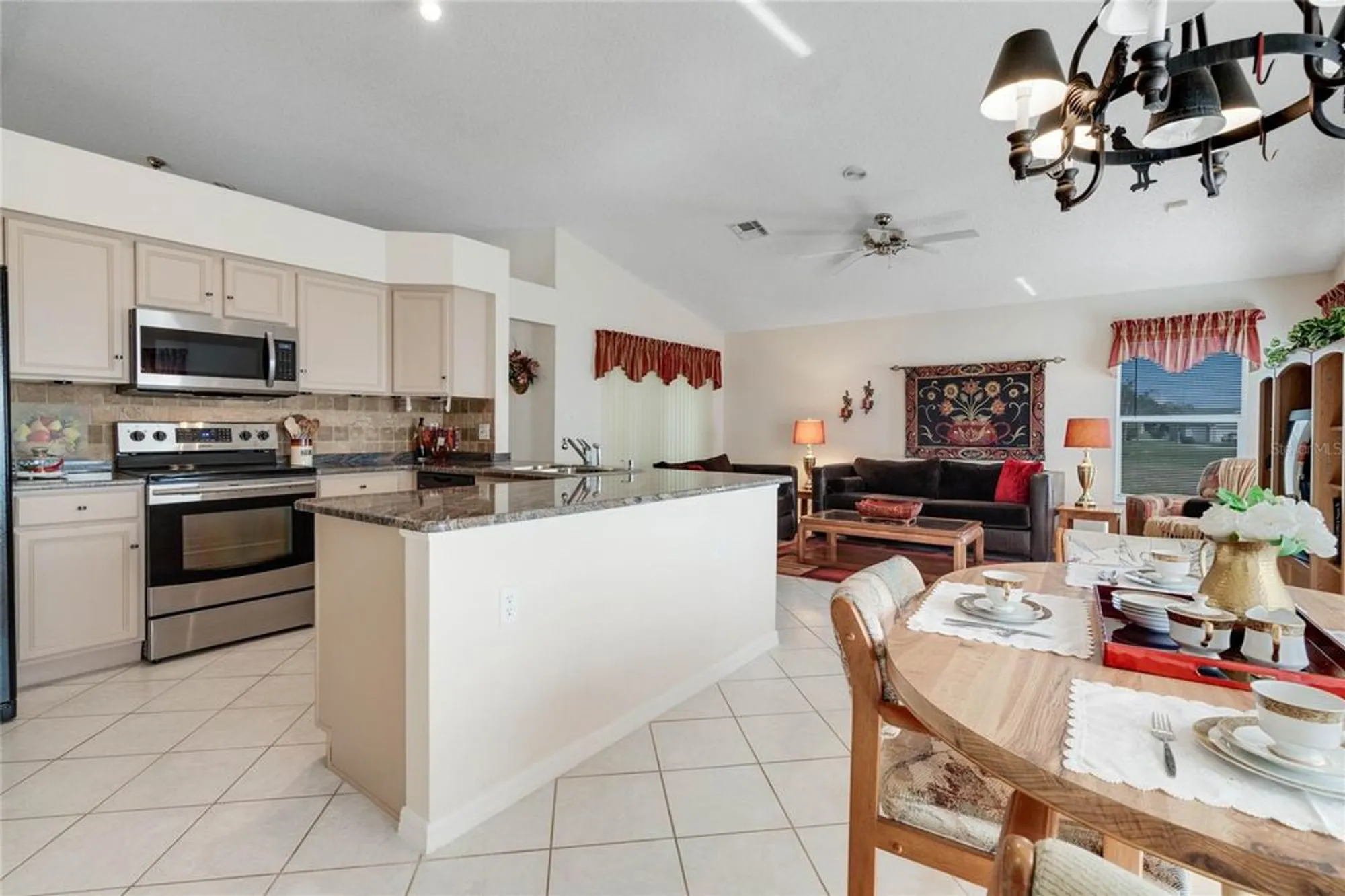 Property Slideshow image 14 of 59 | 25274 lost oak cir, Leesburg, FL, 34748