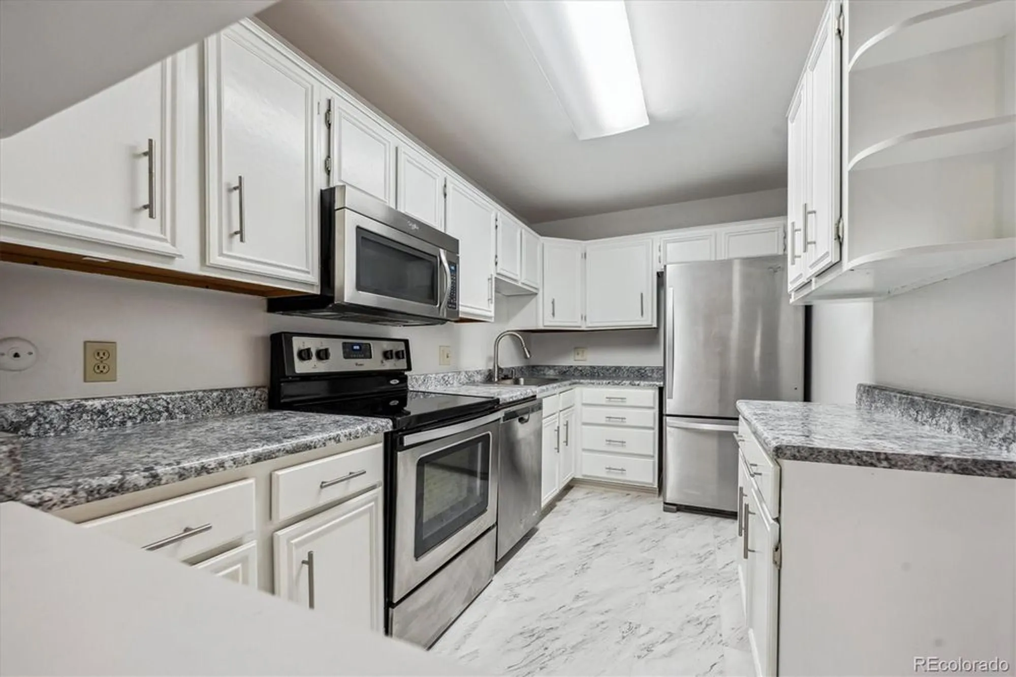 Property Slideshow image 3 of 25 | 3184 s heather gardens way apt 403, Aurora, CO, 80014