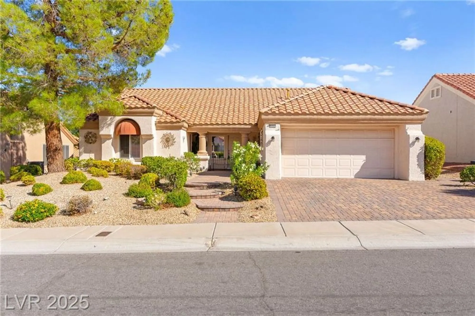 Property Slideshow image 1 of 26 | 2712 lotus hill dr, Las Vegas, NV, 89134