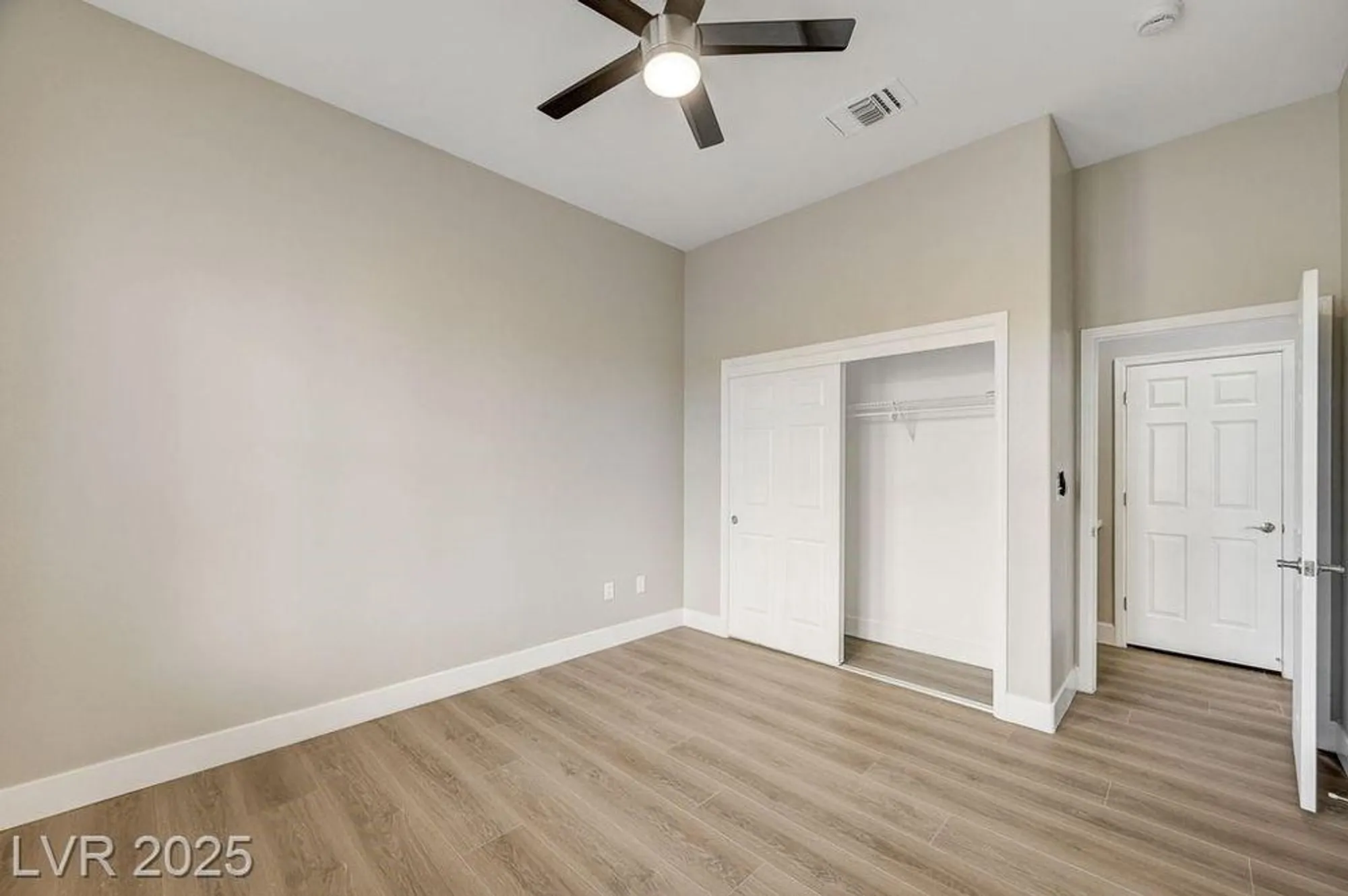 Property Slideshow image 23 of 43 | 9937 villa ridge dr, Las Vegas, NV, 89134