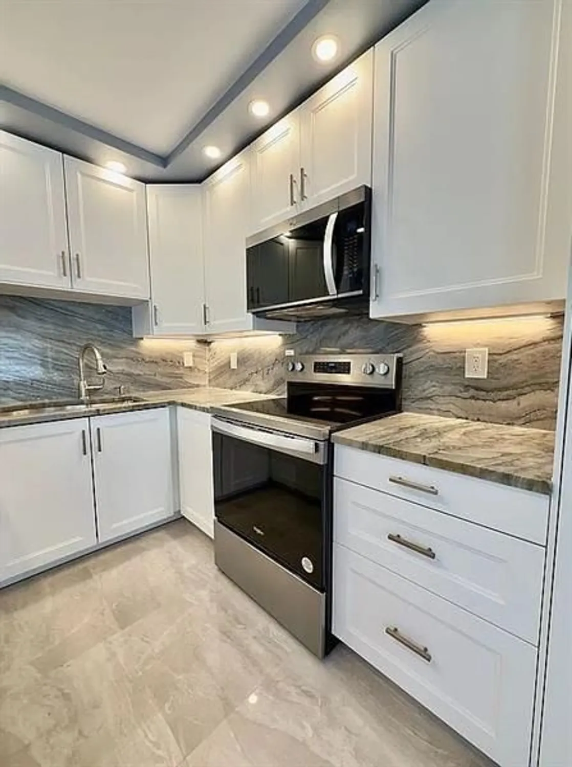 Property Slideshow image 9 of 43 | 3021 guildford b b, Boca Raton, FL, 33434