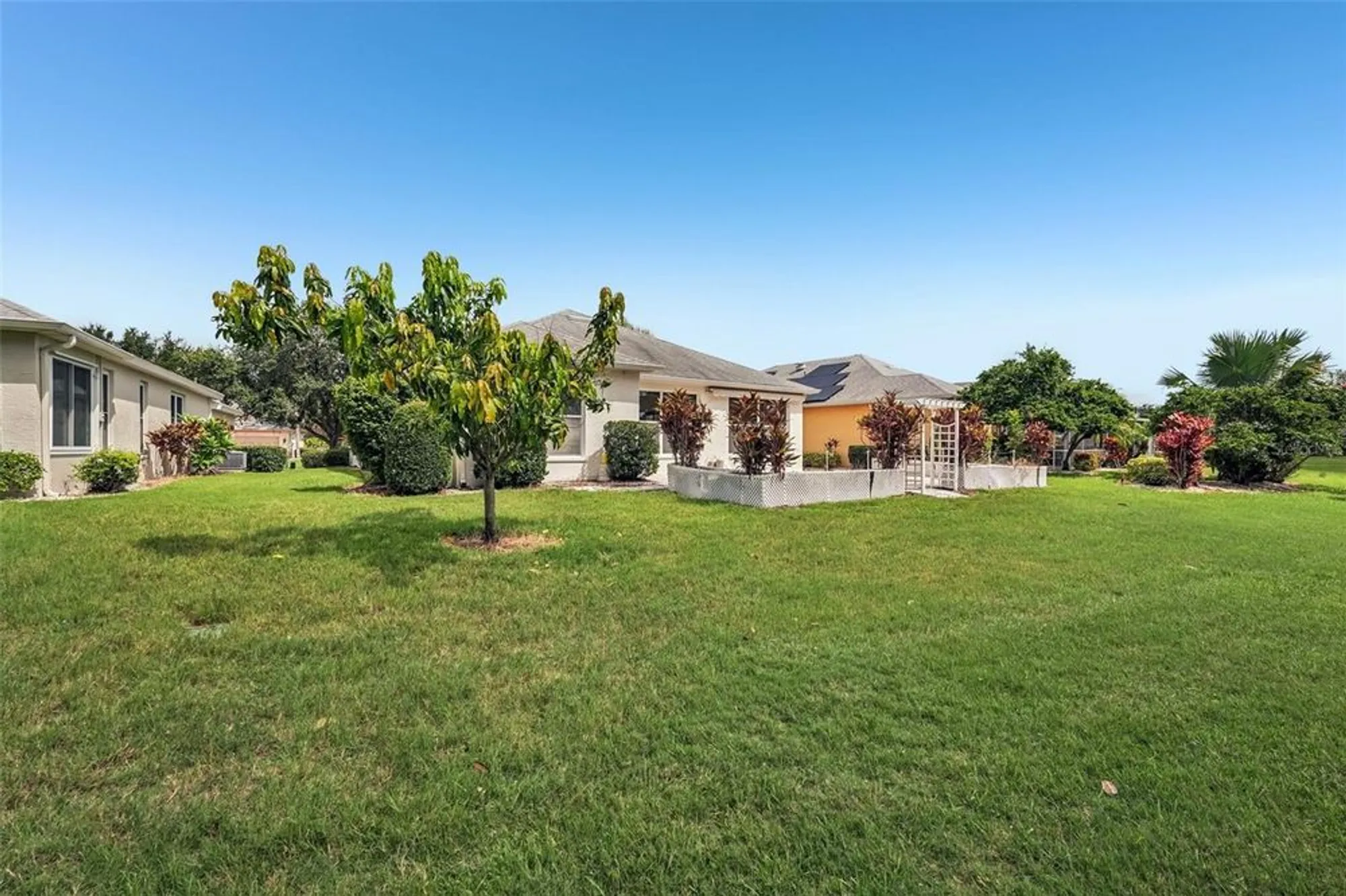 Property Slideshow image 34 of 61 | 2114 worthington greens dr, Sun City Center, FL, 33573