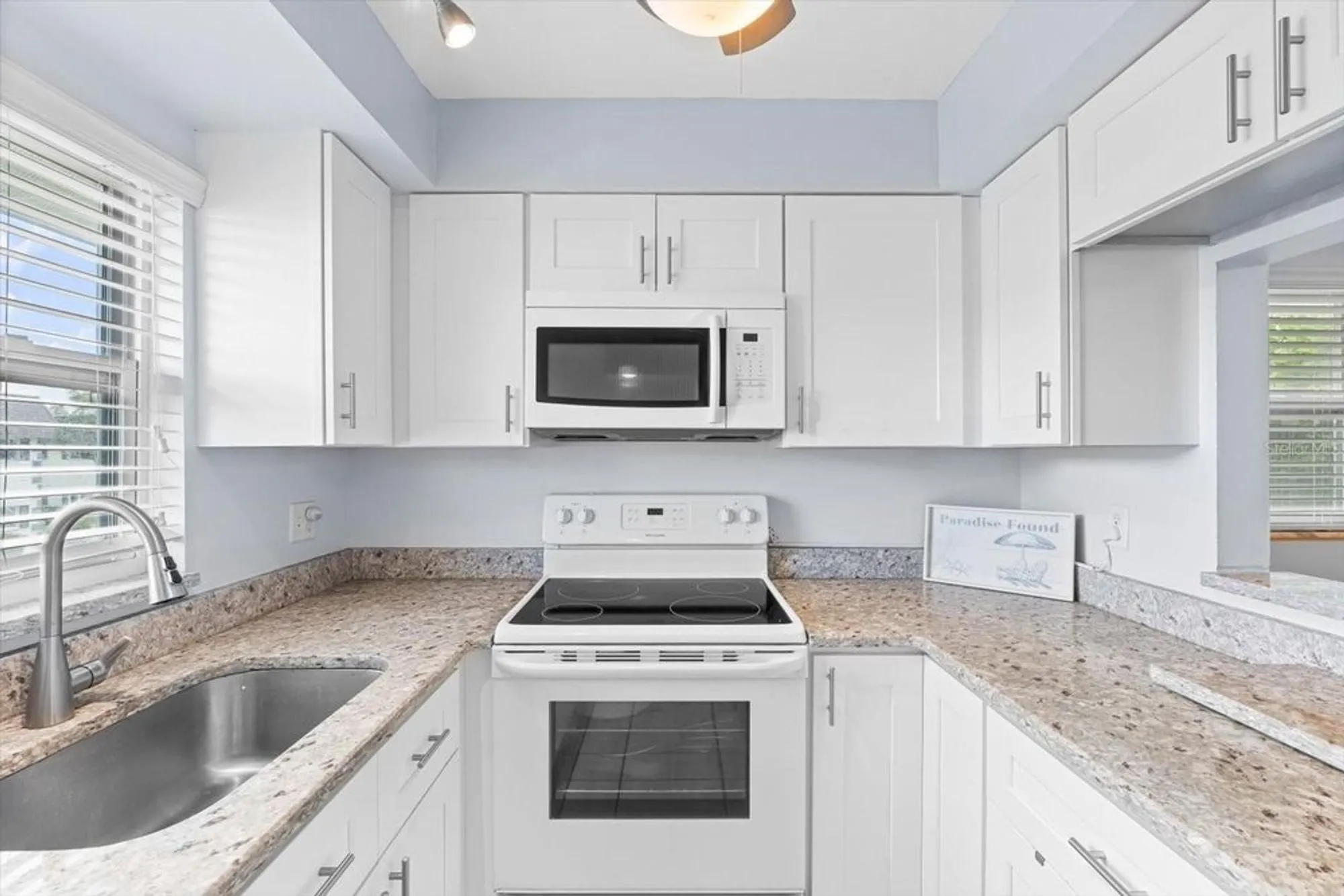 Property Slideshow image 9 of 27 | 304 47th avenue dr 307, Bradenton, FL, 34207