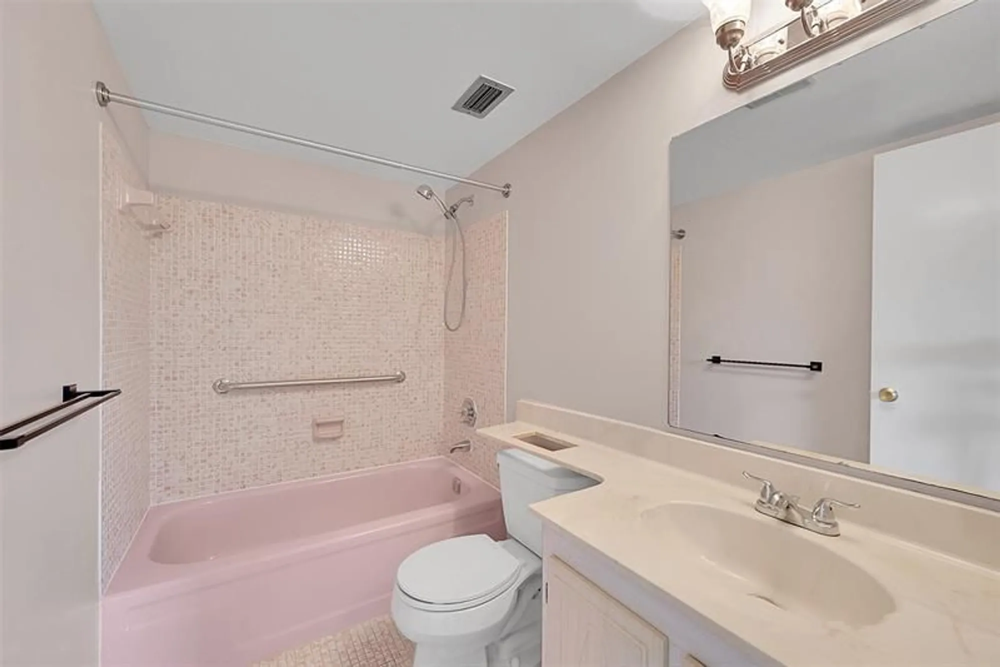 Property Slideshow image 10 of 42 | 23 abbey ln 202, Delray Beach, FL, 33446
