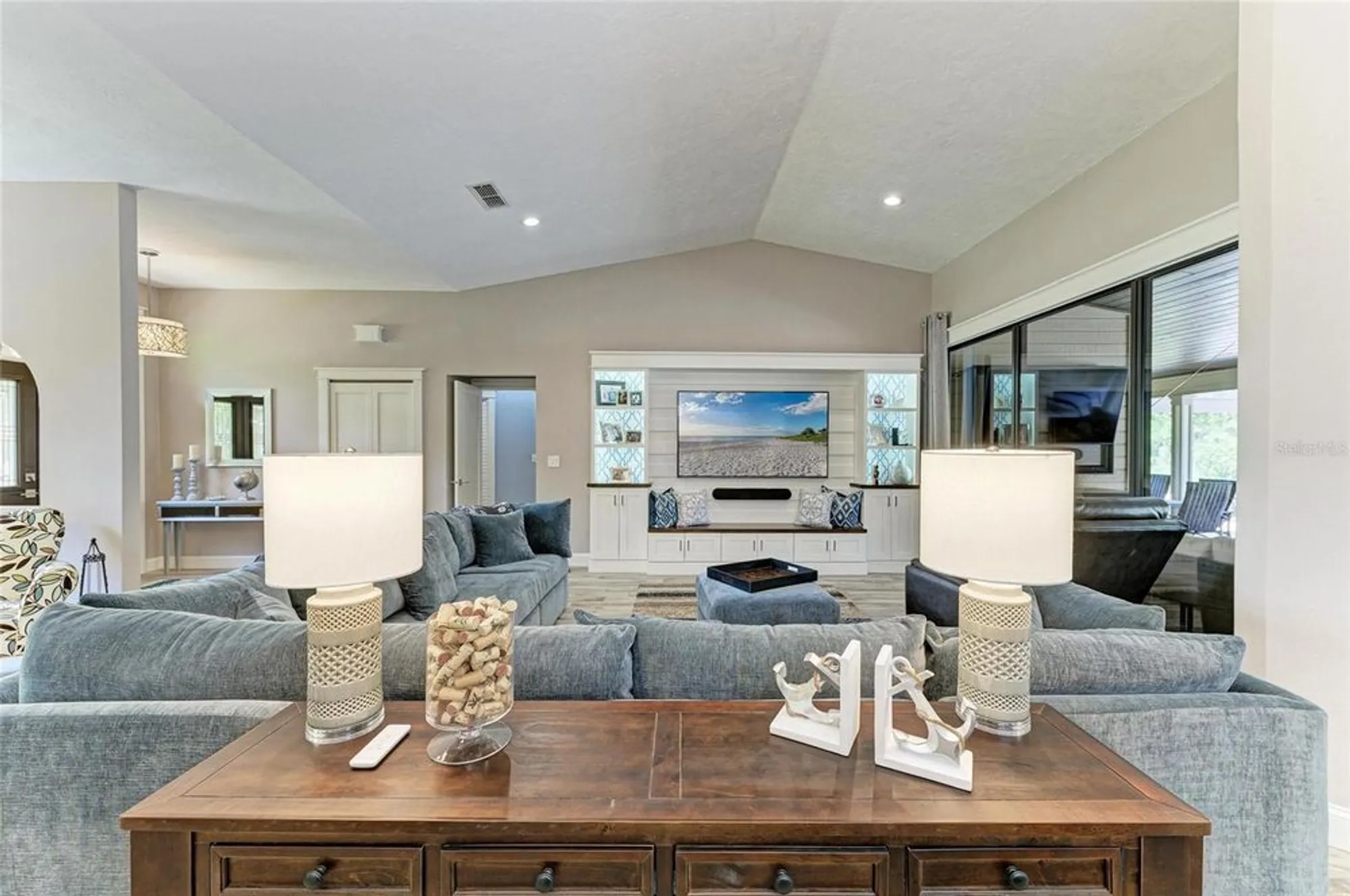 Property Slideshow image 10 of 69 | 8416 palm lakes ct, Sarasota, FL, 34243
