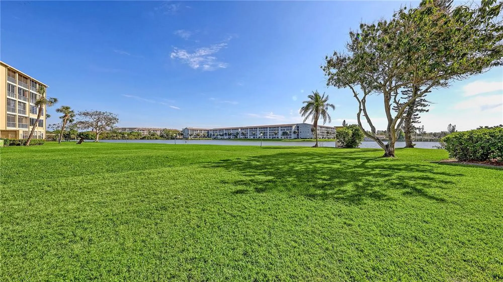 Property Slideshow image 23 of 37 | 3845 lake bayshore dr # f103, Bradenton, FL, 34205