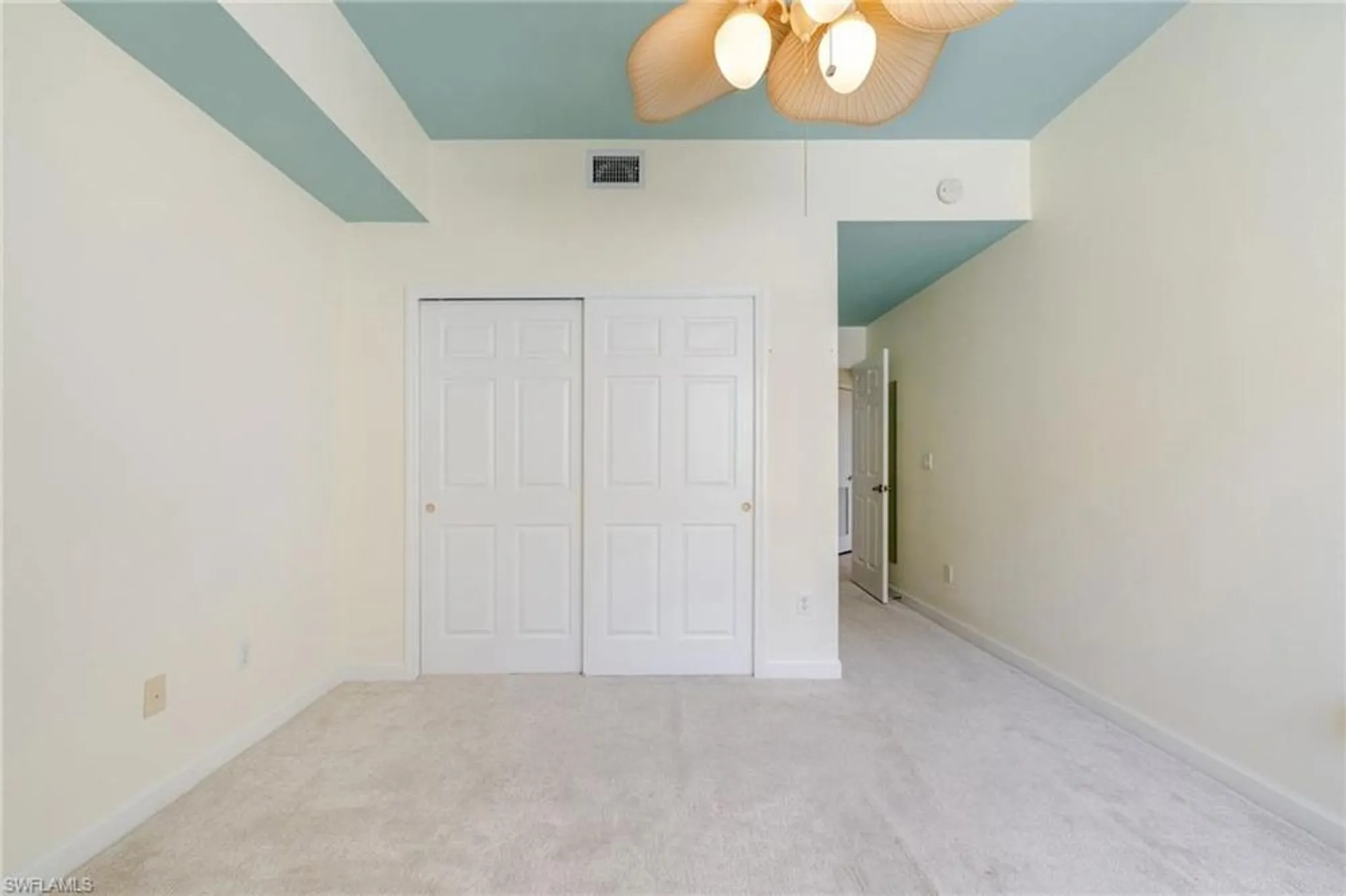 Property Slideshow image 15 of 37 | 20211 burnside pl 203, Estero, FL, 33928