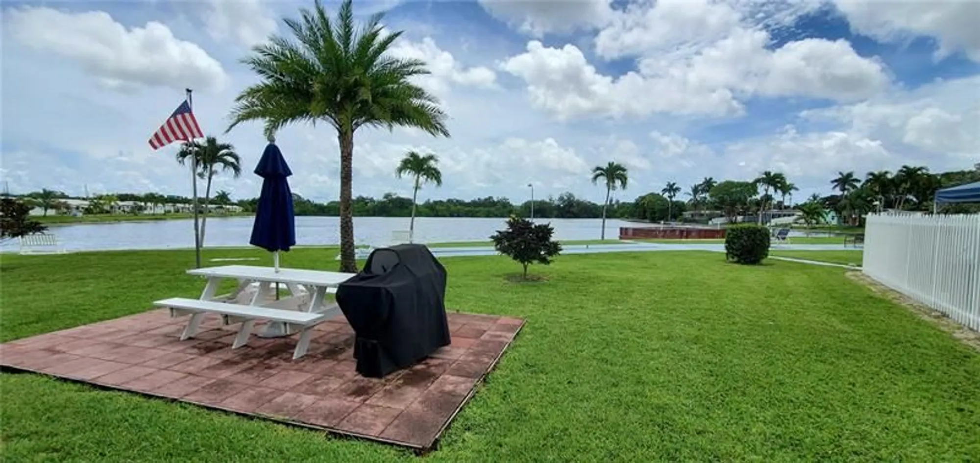 Property Slideshow image 29 of 49 | 2300 park ln 311, Hollywood, FL, 33021