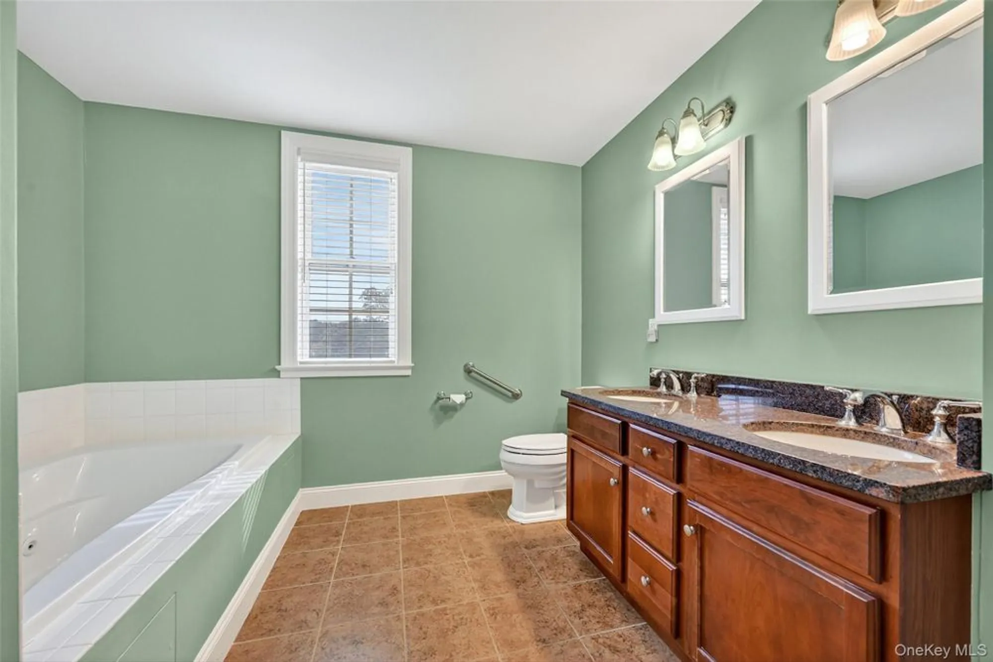 Property Slideshow image 25 of 31 | 15 cropsey st # 15-3a, Warwick, NY, 10990
