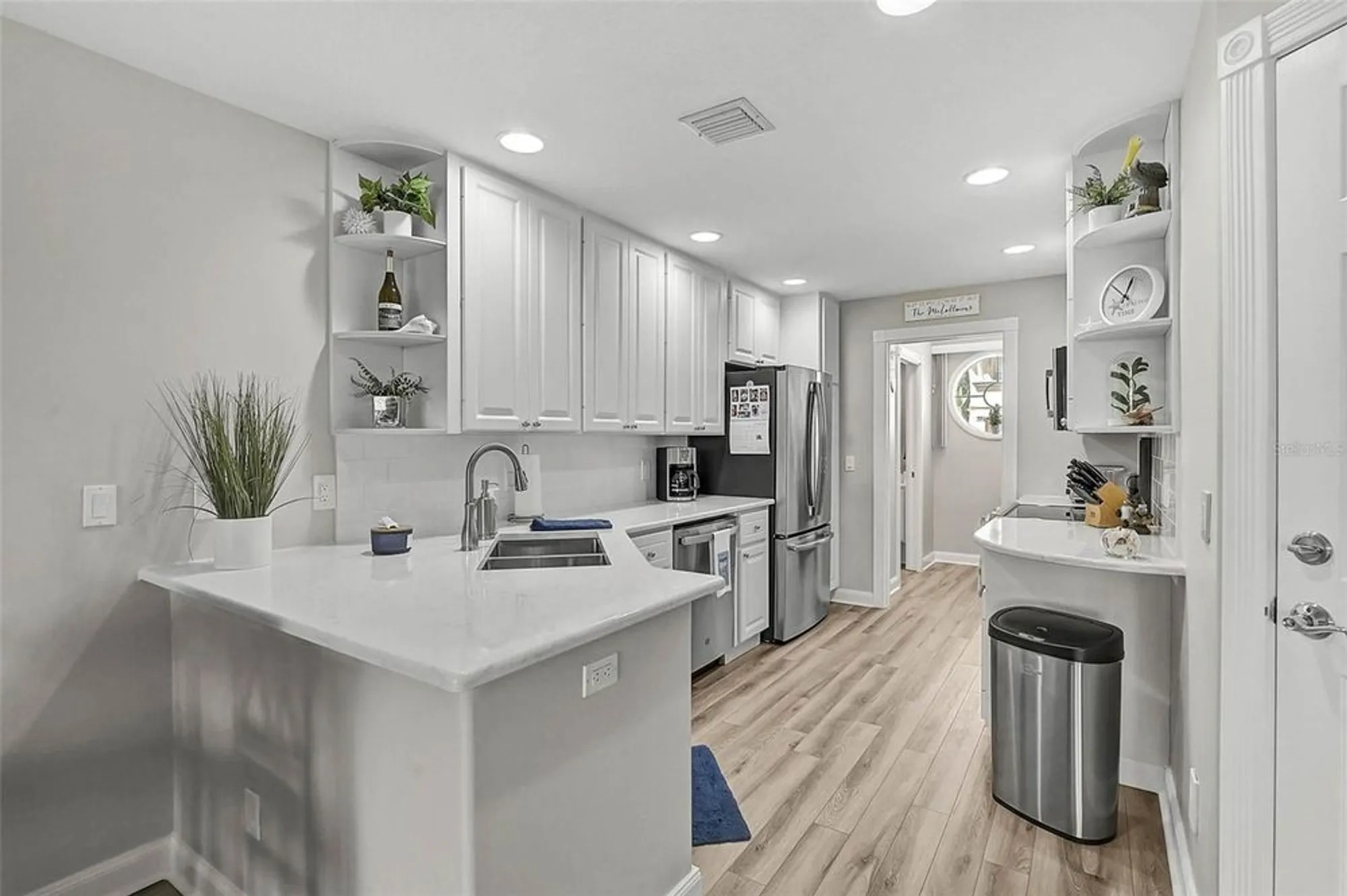 Property Slideshow image 10 of 51 | 1737 burgos dr, Sarasota, FL, 34238