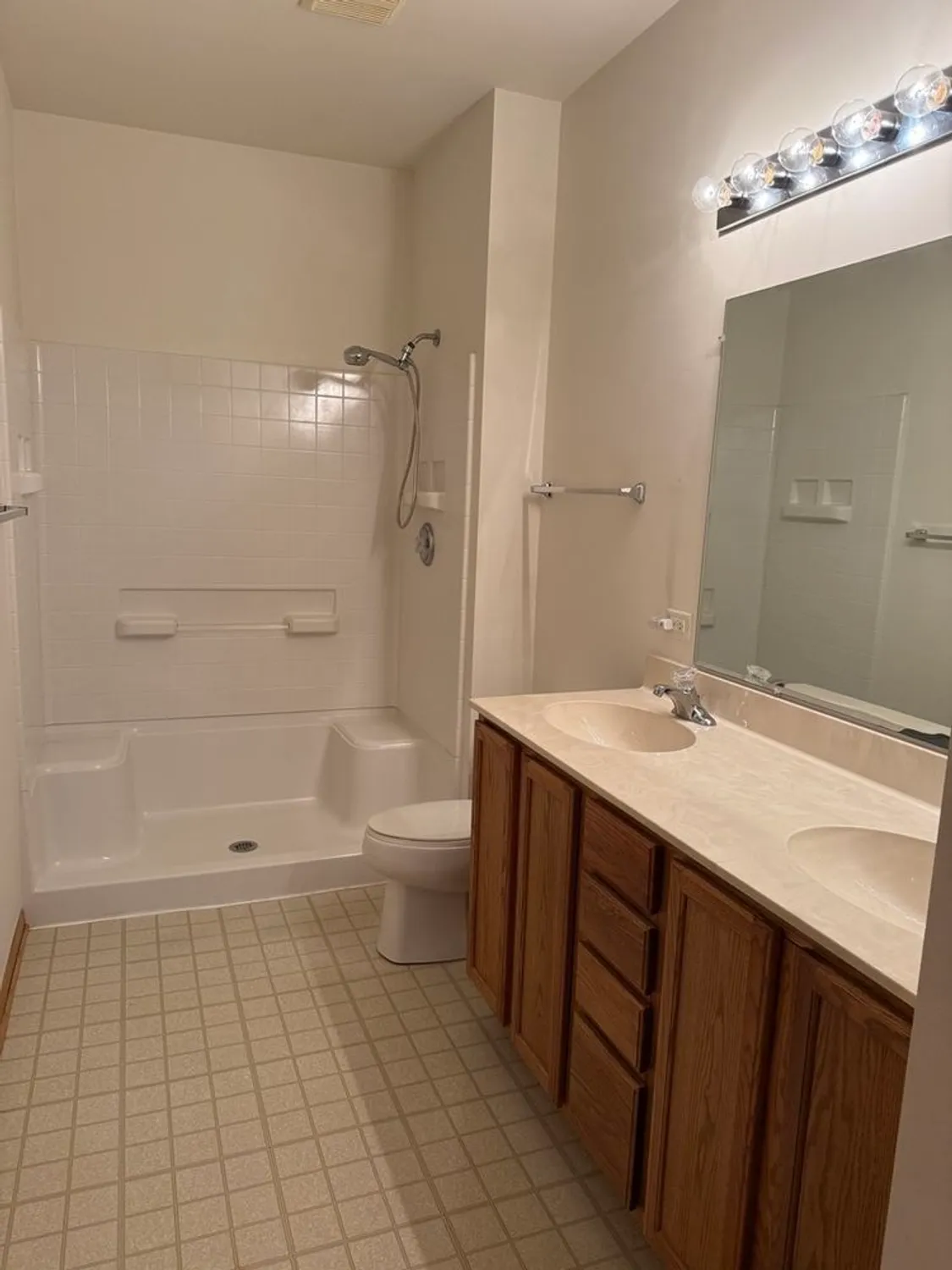 Property Slideshow image 10 of 21 | 17009 mendota dr # 17009, Lockport, IL, 60441