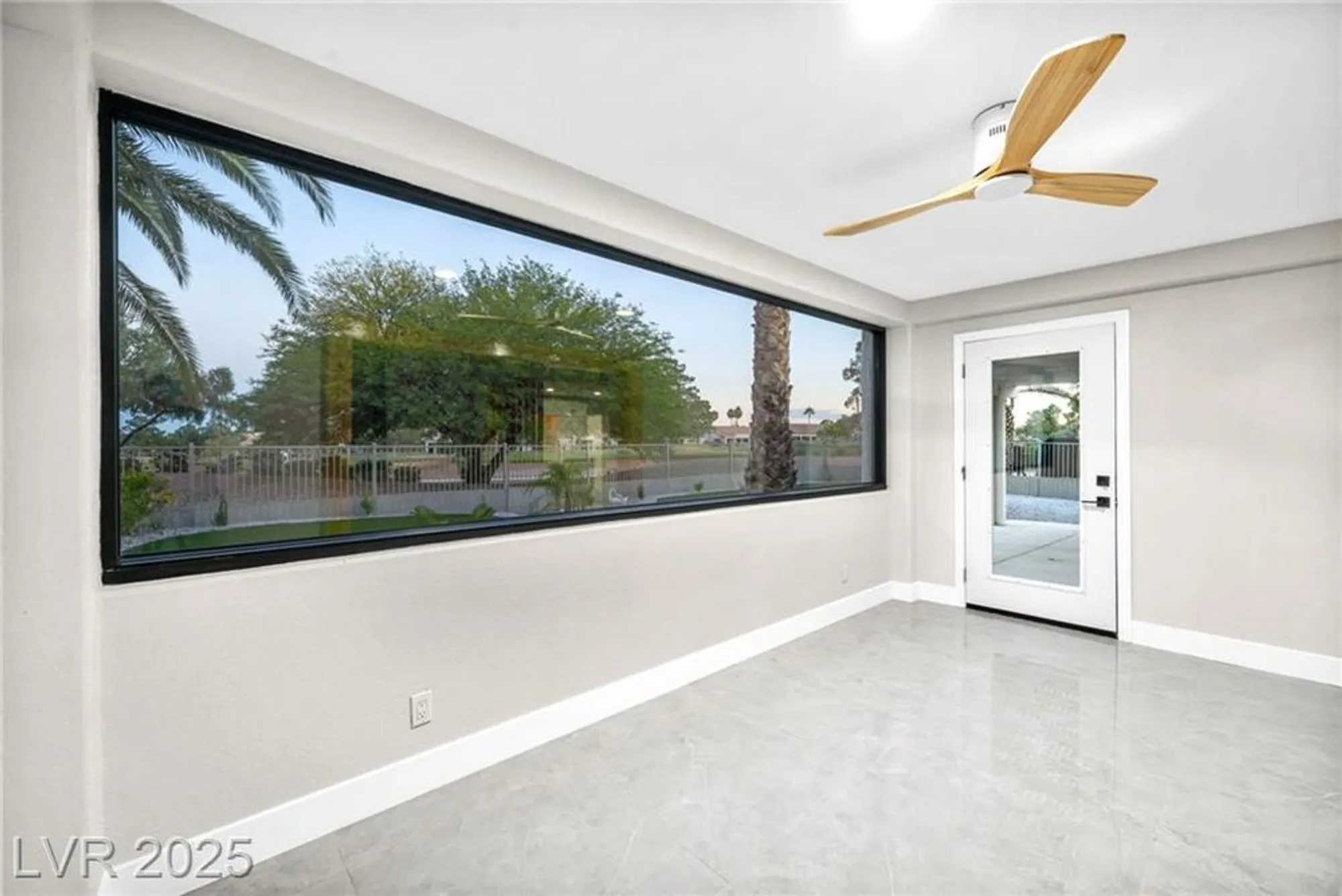 Property Slideshow image 23 of 70 | 2920 crown ridge dr, Las Vegas, NV, 89134