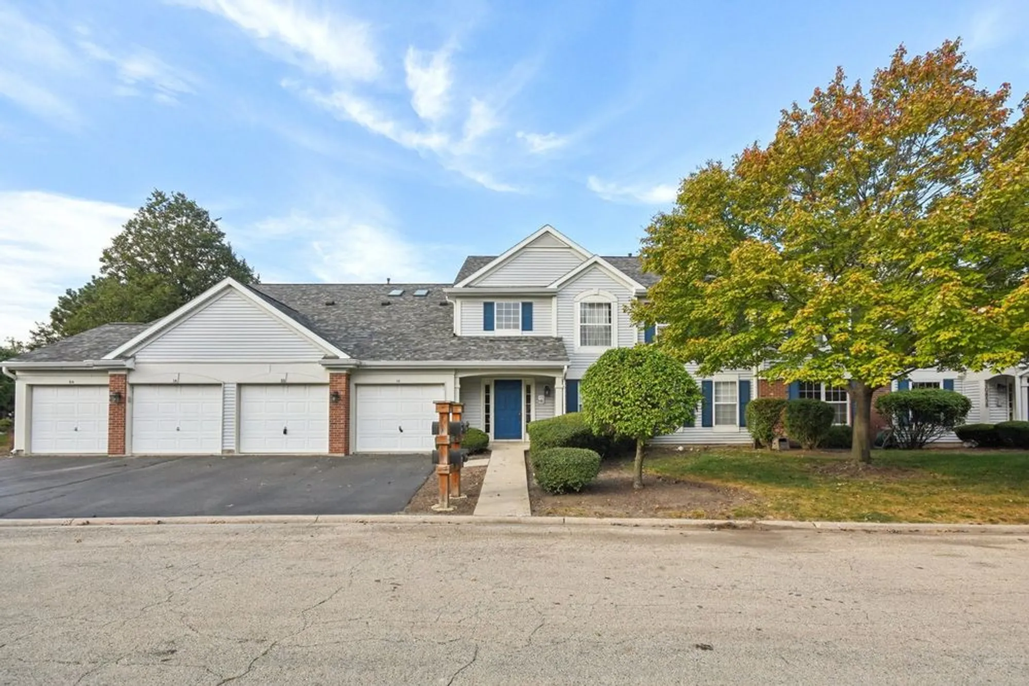 Property Slideshow image 1 of 20 | 20862 w torrey pines apt 1b, Plainfield, IL, 60544