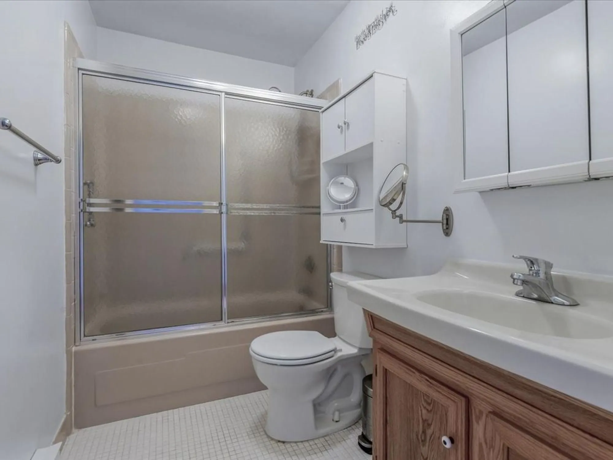 Property Slideshow image 13 of 25 | 195 e newcastle ct, Brookhaven, NY, 11961
