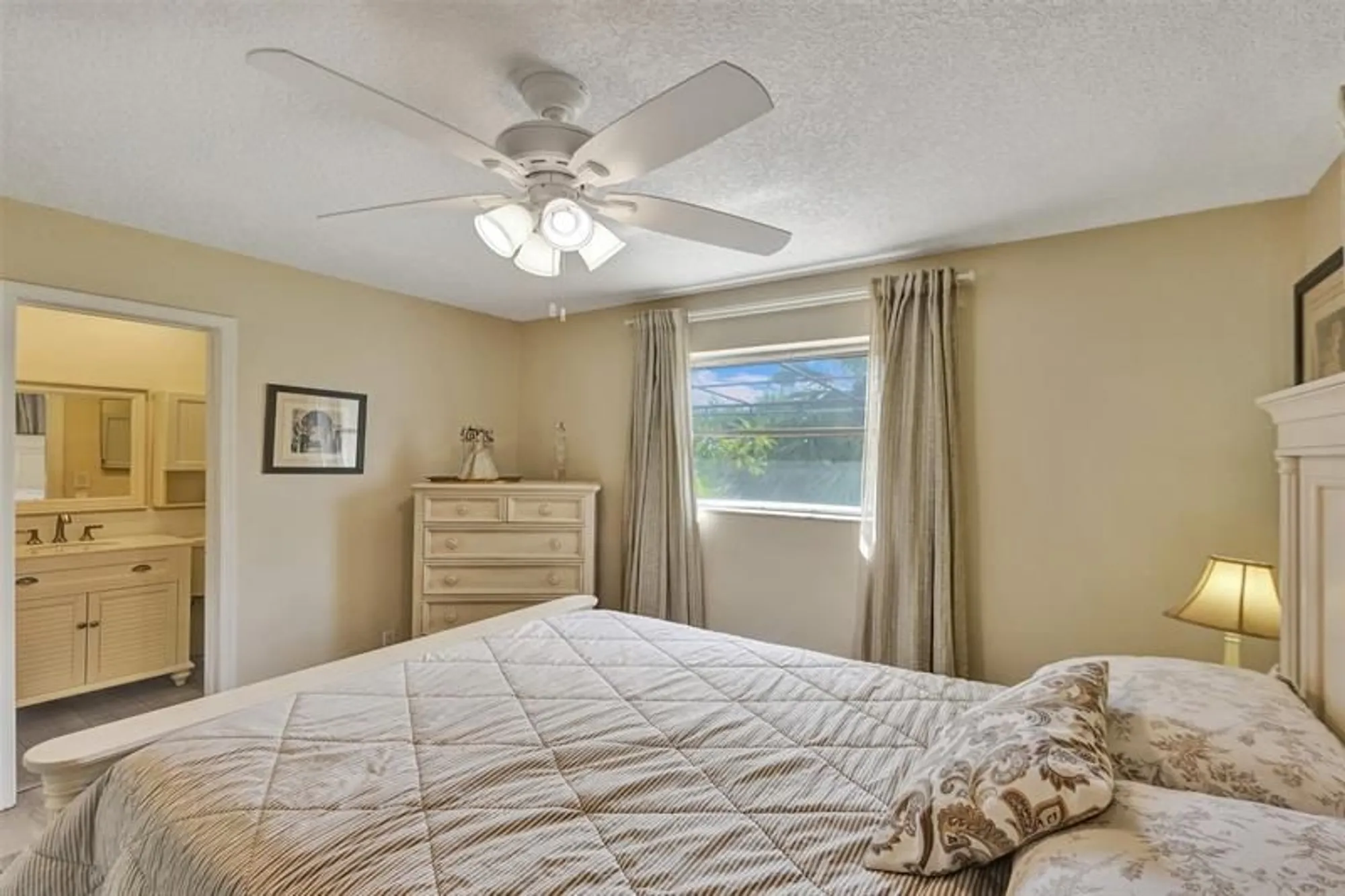 Property Slideshow image 5 of 46 | 4712 nw 41st ave, Lauderdale Lakes, FL, 33319
