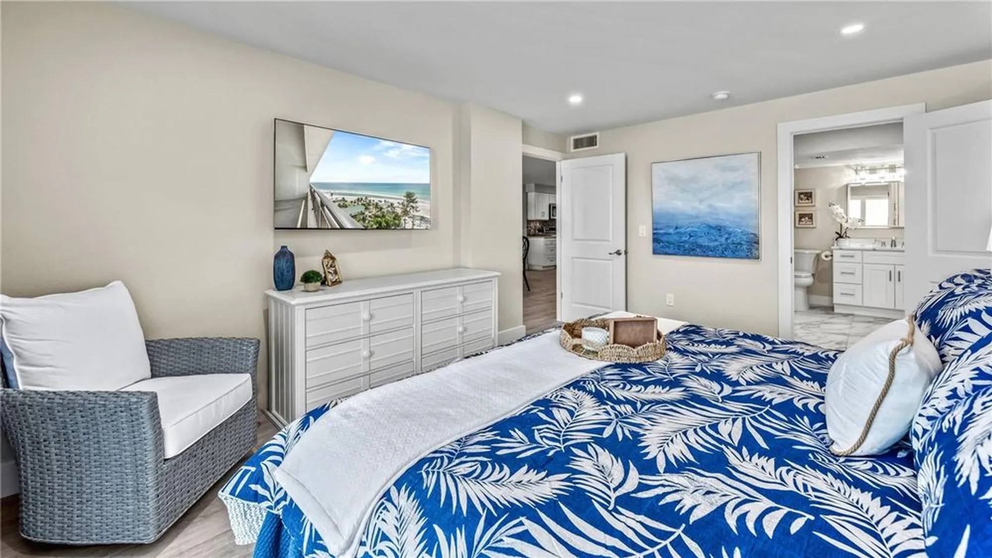 Property Slideshow image 28 of 58 | 20 whispering sands dr 1205, Sarasota, FL, 34242