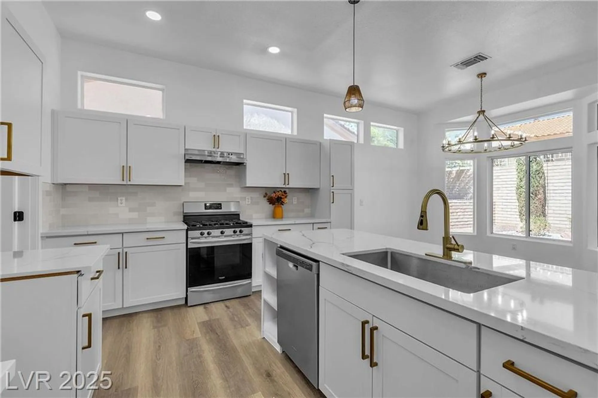 Property Slideshow image 12 of 51 | 10636 argents hill dr, Las Vegas, NV, 89134