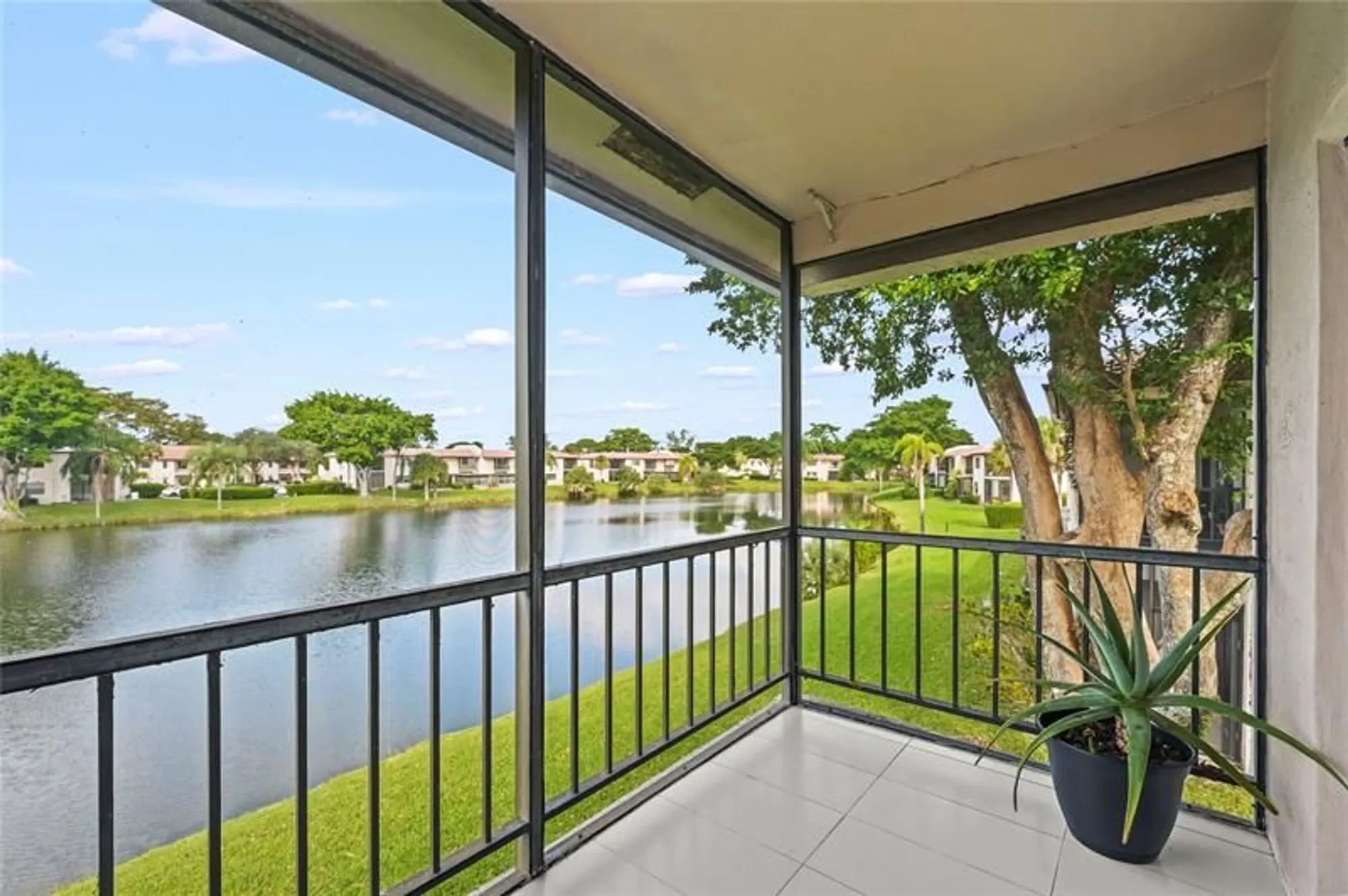 Property Slideshow image 14 of 26 | 21649 juego cir apt 4e, Boca Raton, FL, 33433