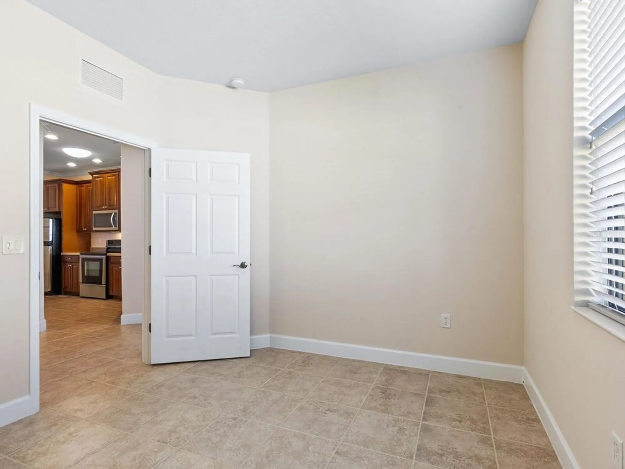 Property Slideshow image 22 of 43 | 11187 campazzo dr, Venice, FL, 34292