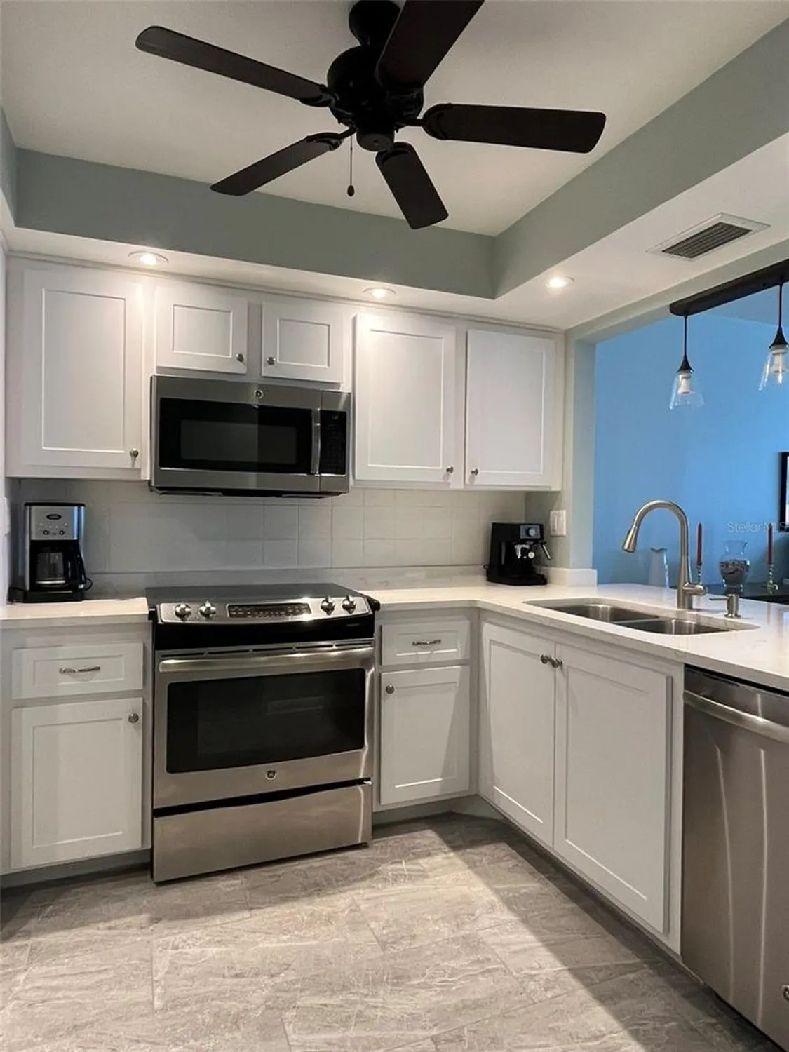 Property Slideshow image 7 of 32 | 6218 palma del mar blvd s apt 303, St Petersburg, FL, 33715