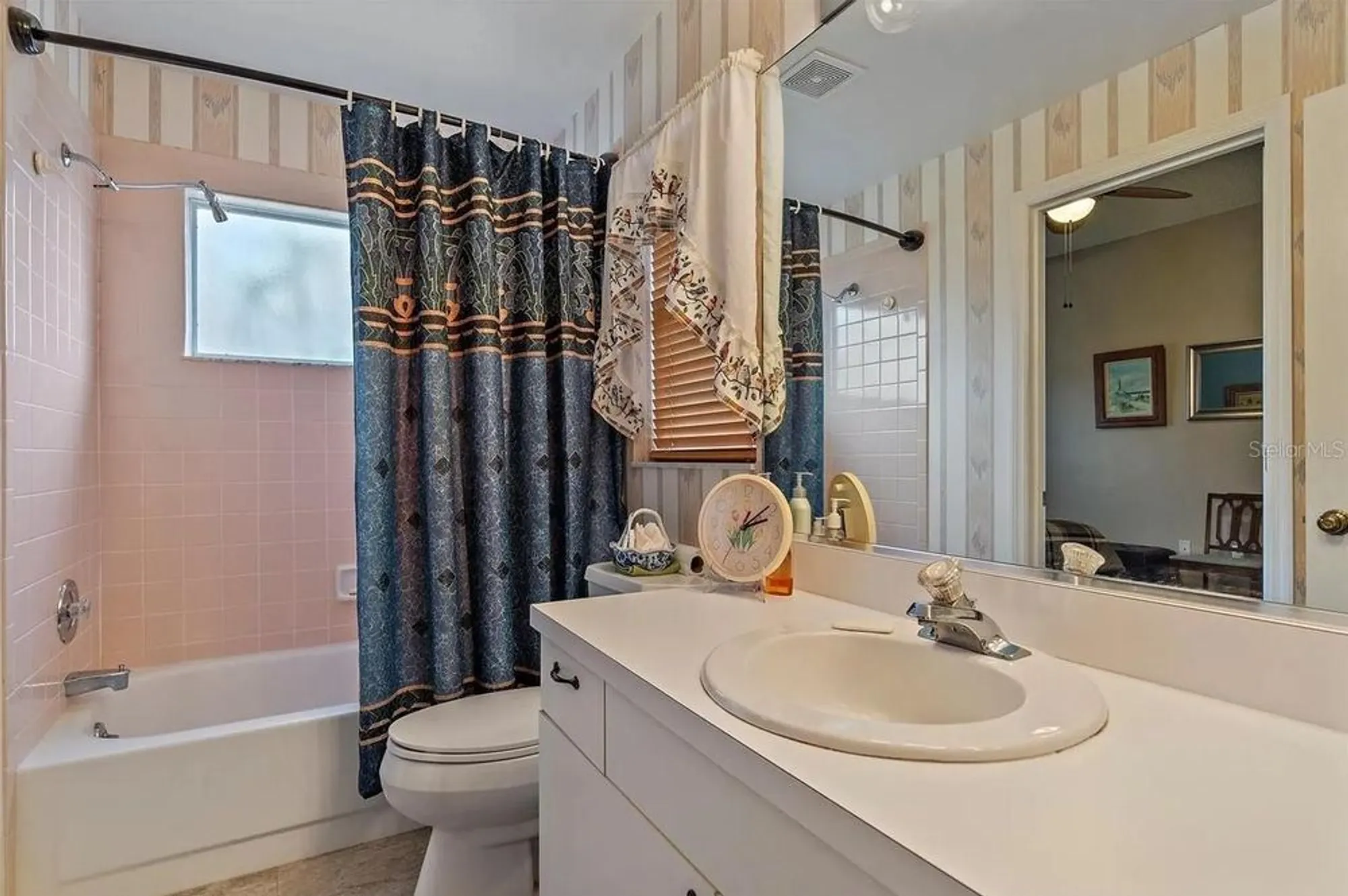 Property Slideshow image 24 of 50 | 5508 gardens dr, Sarasota, FL, 34243