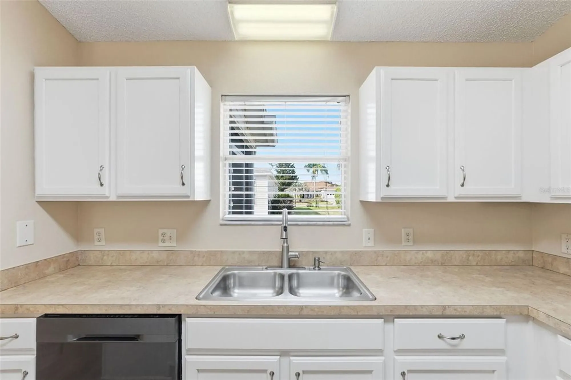 Property Slideshow image 18 of 69 | 17985 se 92nd amory ave, The Villages, FL, 32162
