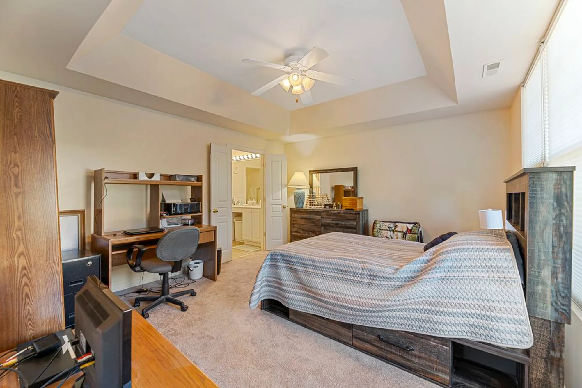 Property Slideshow image 12 of 33 | 12963 penefield ln, Huntley, IL, 60142