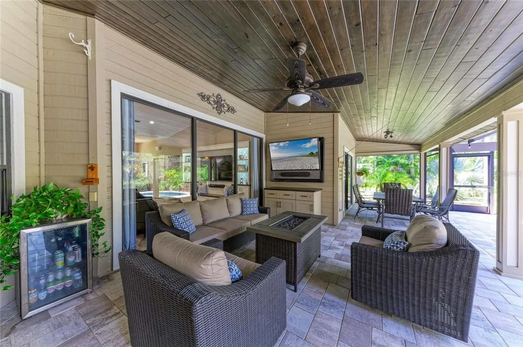 Property Slideshow image 49 of 69 | 8416 palm lakes ct, Sarasota, FL, 34243