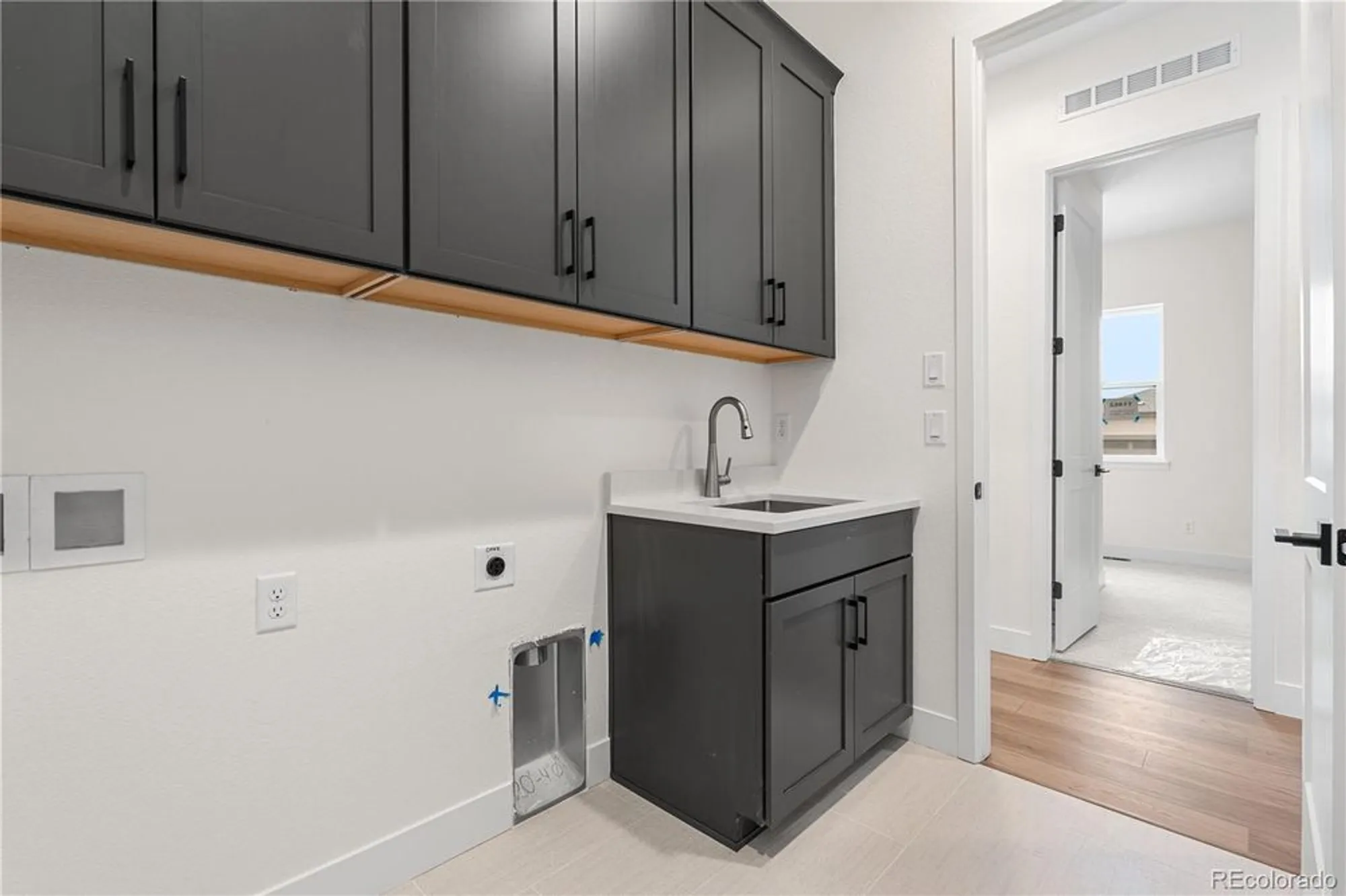 Property Slideshow image 13 of 35 | 11462 autumn moon st, Littleton, CO, 80125