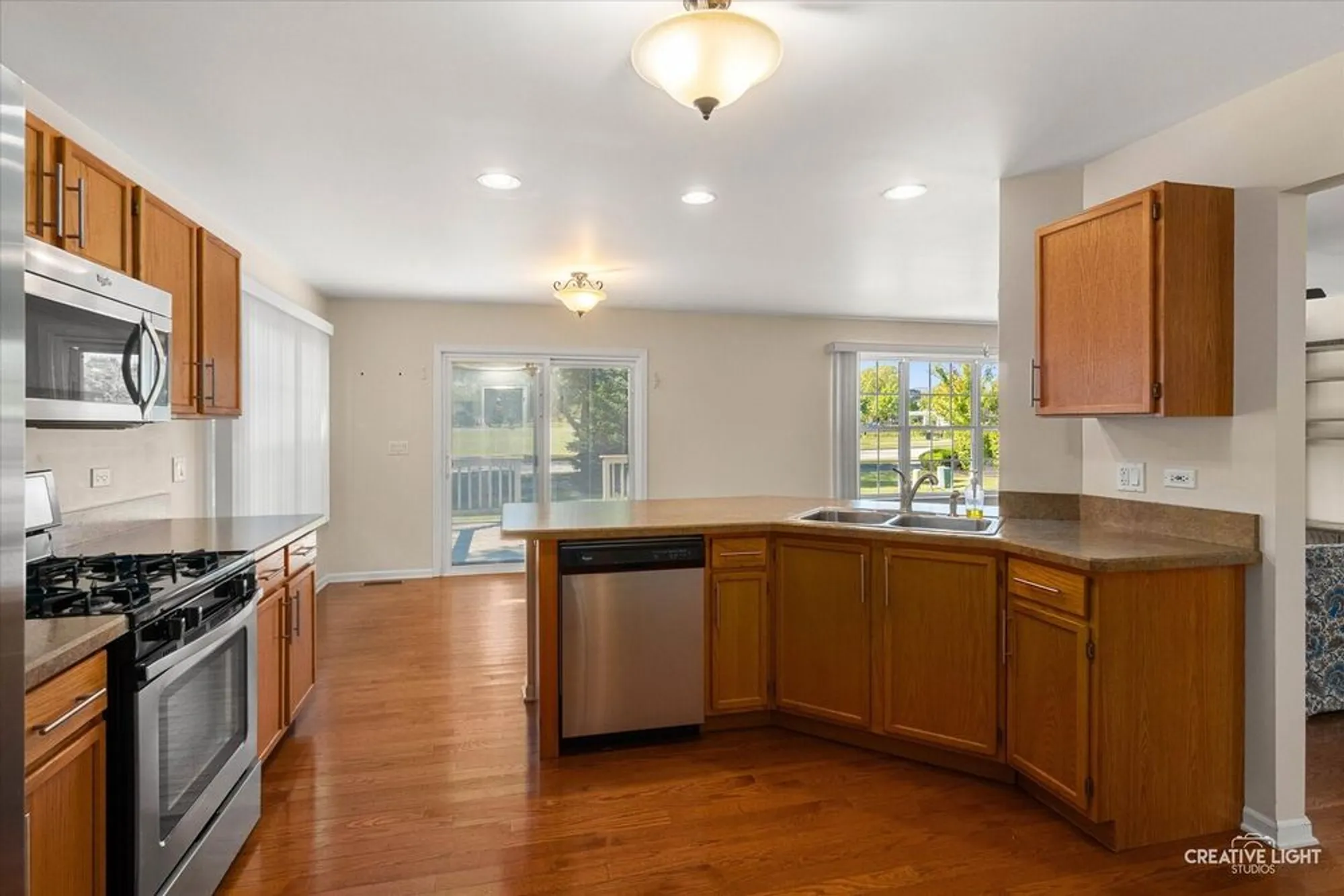 Property Slideshow image 9 of 22 | 505 parkland ct, Oswego, IL, 60543