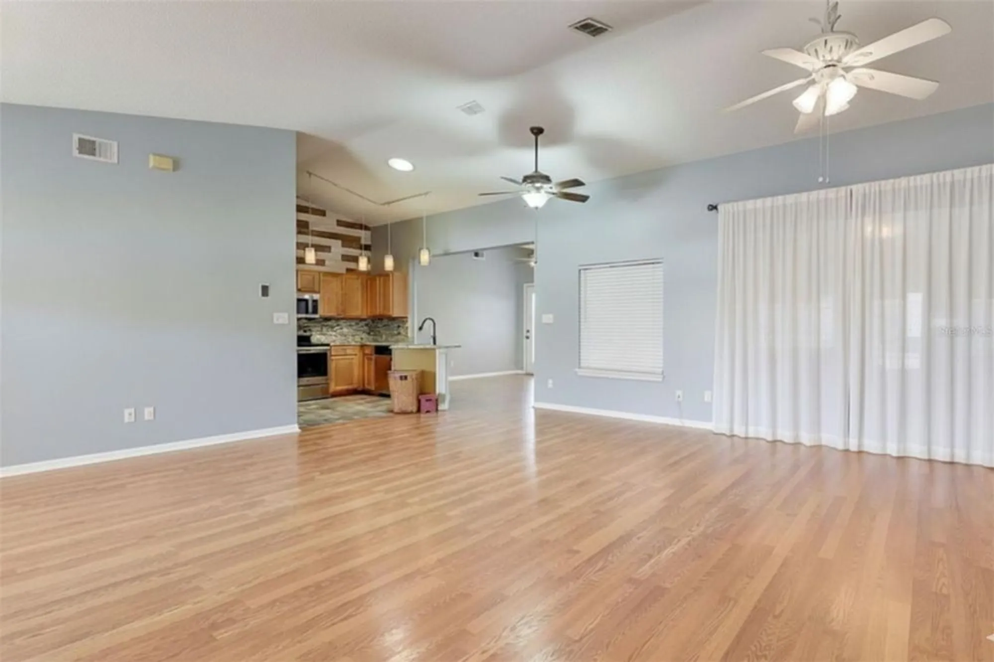 Property Slideshow image 7 of 43 | 25273 lost oak cir, Leesburg, FL, 34748