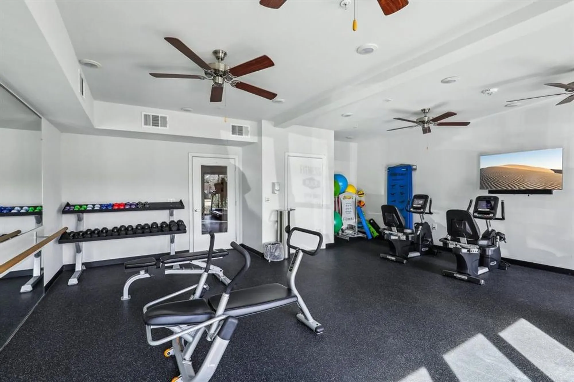 Property Slideshow image 27 of 39 | 1735 wittington pl apt 2305, Dallas, TX, 75234