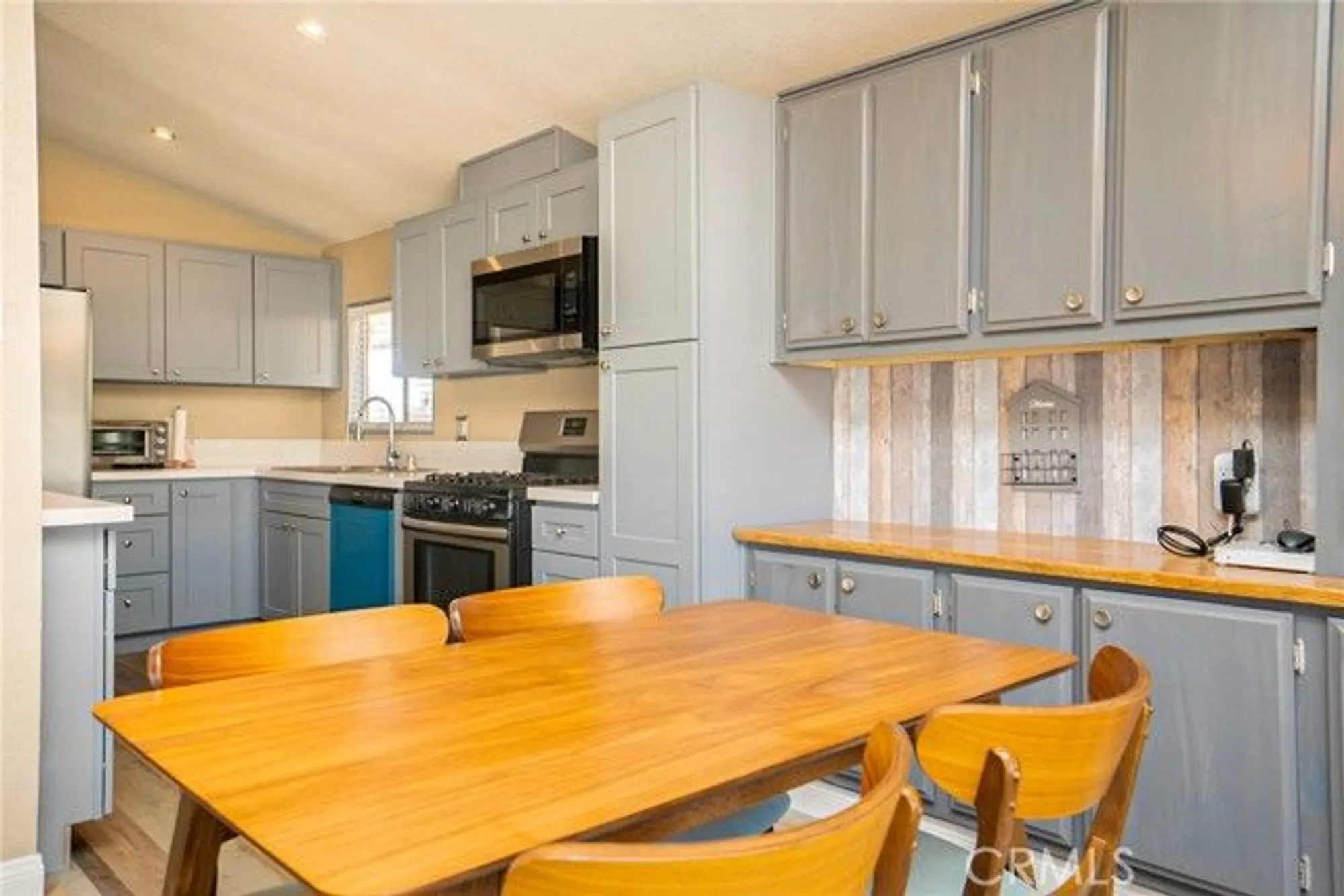 Property Slideshow image 29 of 55 | 901 norwich way, Corona, CA, 92882