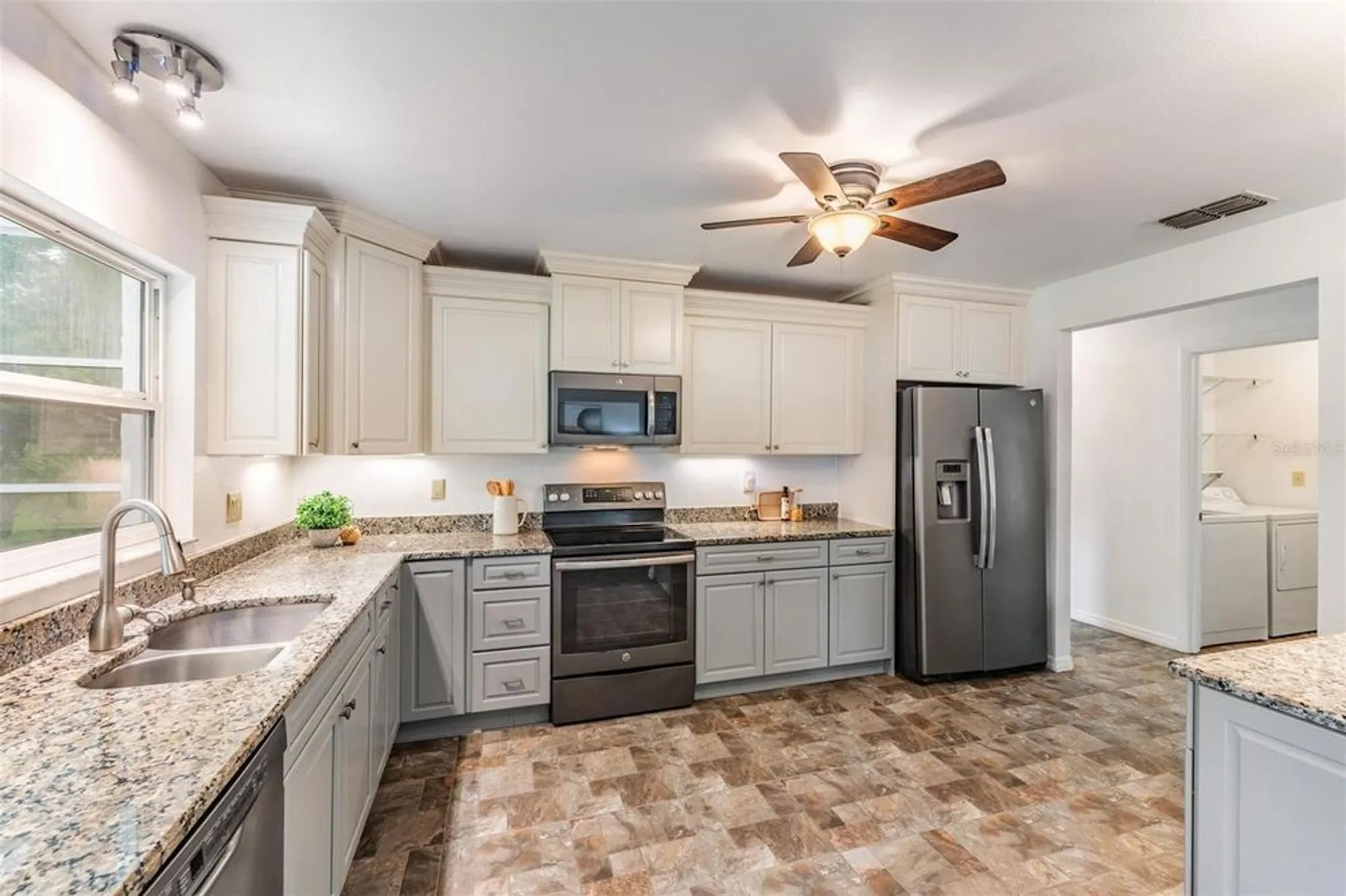 Property Slideshow image 6 of 26 | 2820 lomond dr, Palm Harbor, FL, 34684