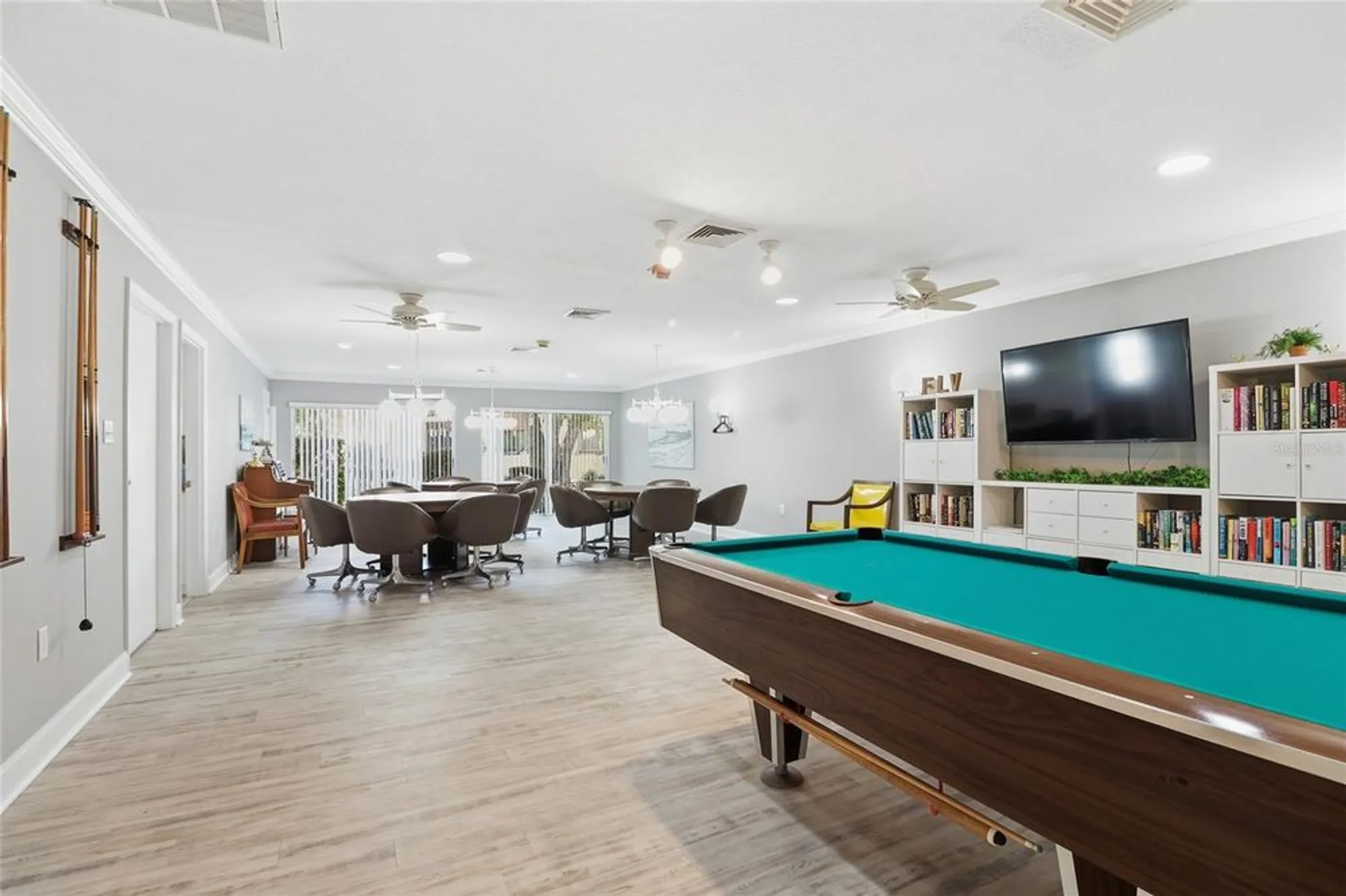 Property Slideshow image 30 of 39 | 2447 clubhouse cir 203, Sarasota, FL, 34232