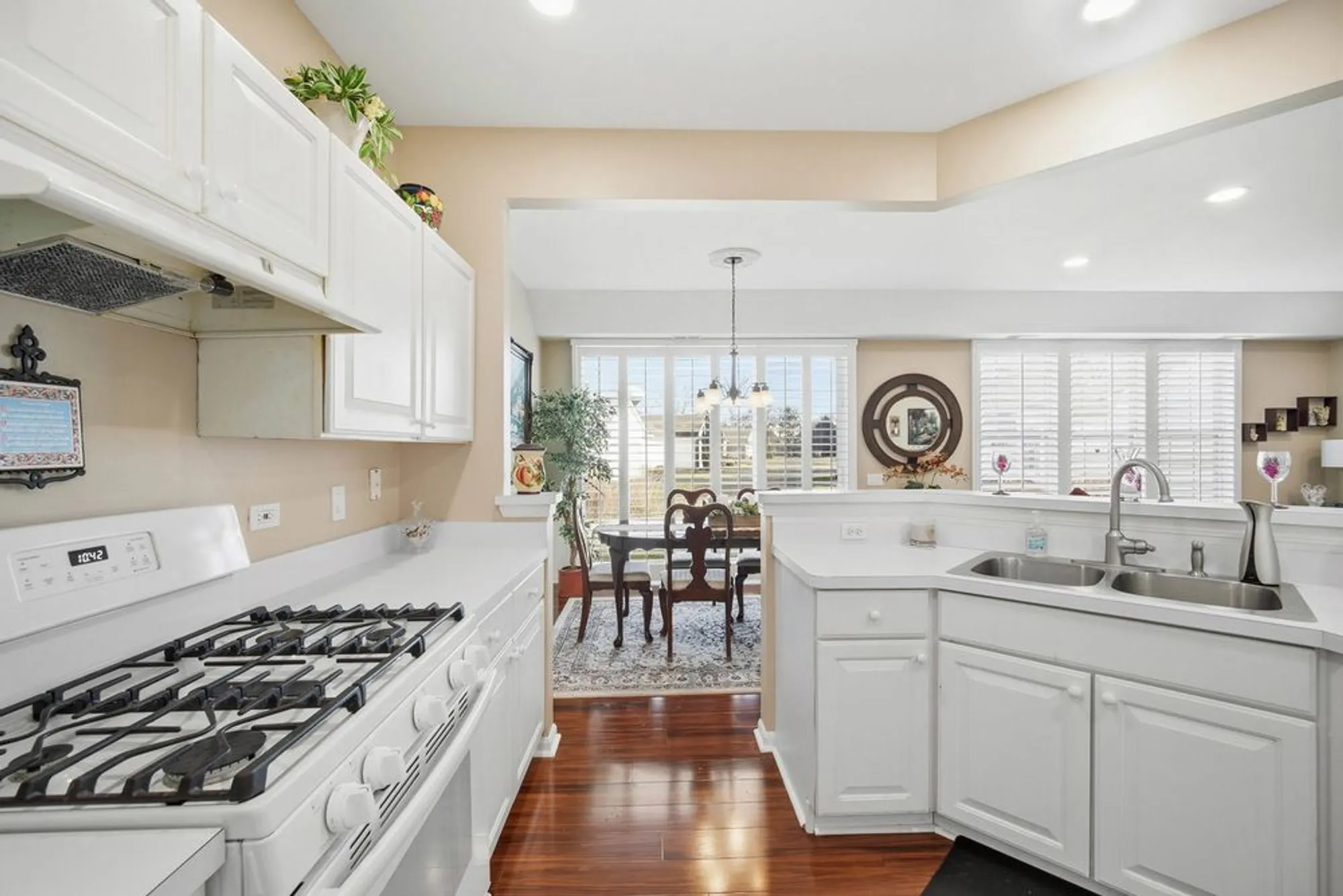 Property Slideshow image 11 of 22 | 12862 norfolk dr, Huntley, IL, 60142