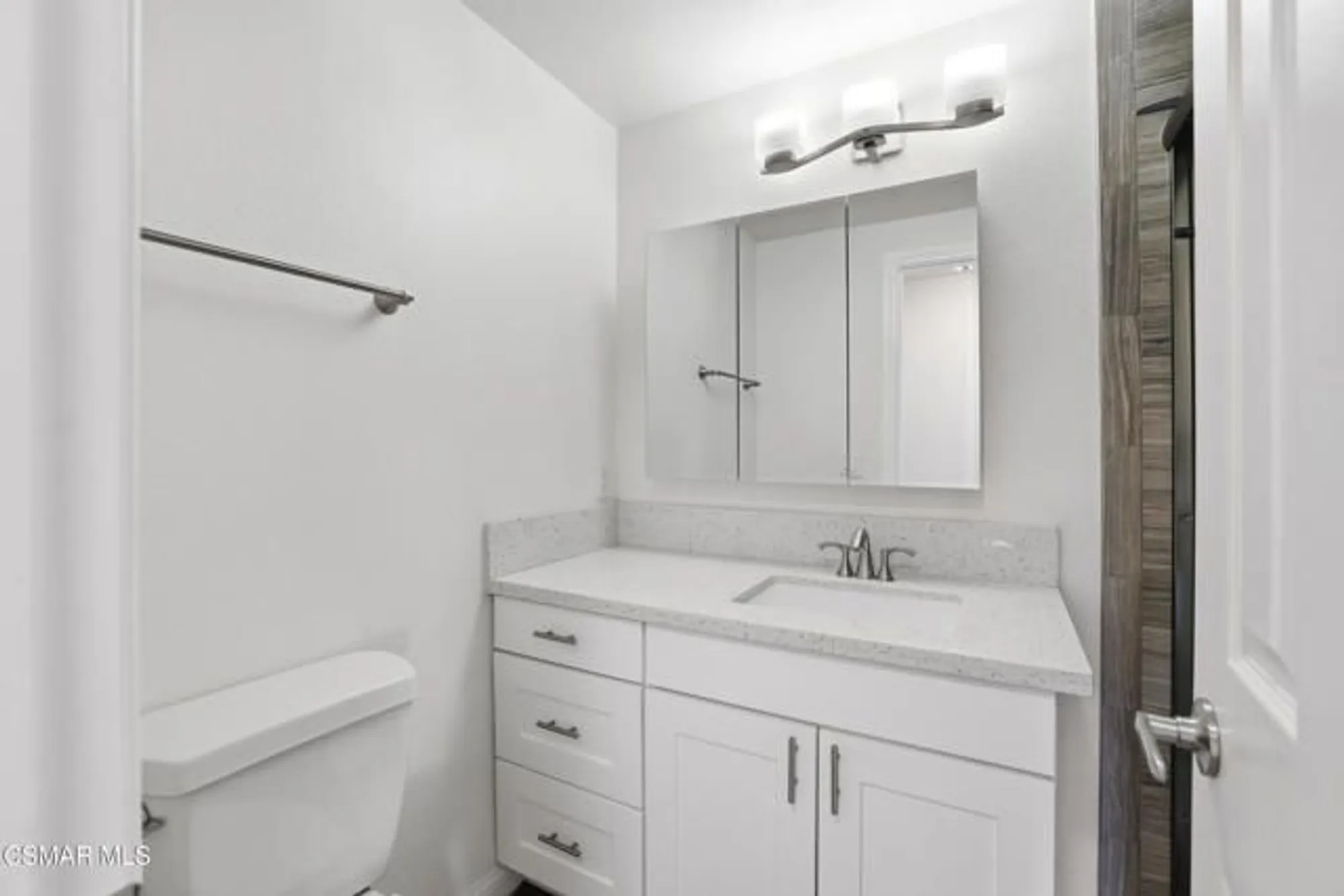 Property Slideshow image 15 of 30 | 245 oakleaf dr apt 205, Thousand Oaks, CA, 91360