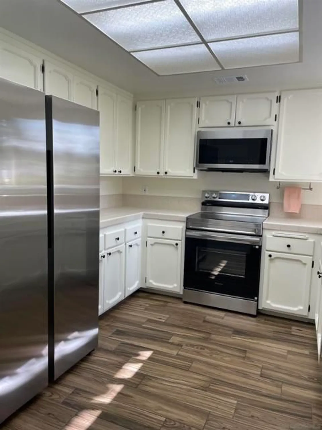 Property Slideshow image 9 of 35 | 16660 roca dr, San Diego, CA, 92128