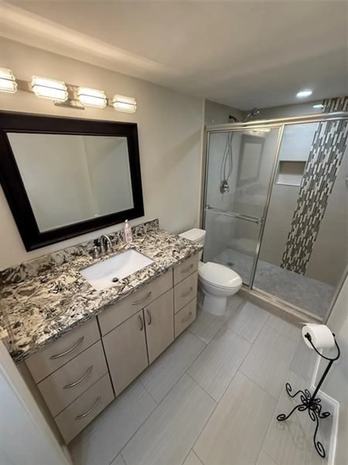Property Slideshow image 7 of 21 | 1001 colony point cir apt 107, Pembroke Pines, FL, 33026