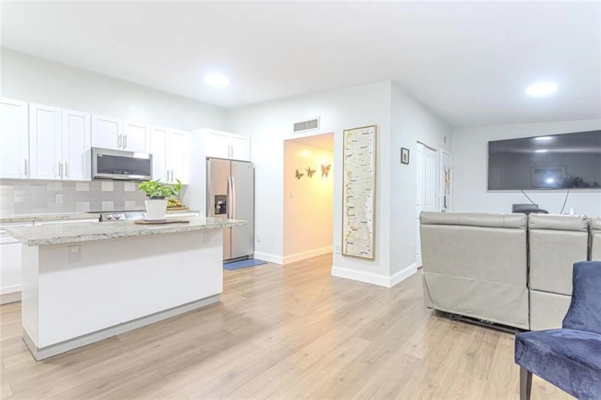 Property Slideshow image 5 of 25 | 10675 w clairmont cir # 202, Tamarac, FL, 33321