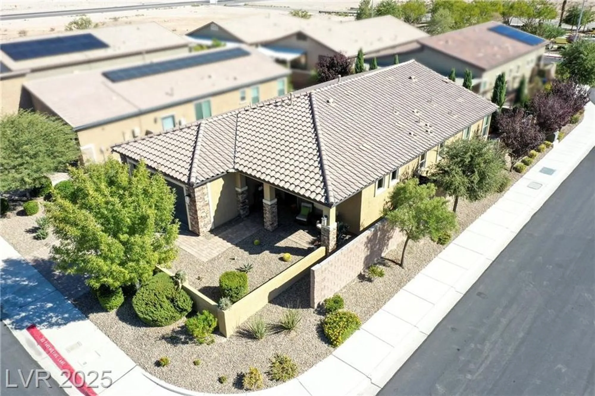 Property Slideshow image 56 of 68 | 1844 wolfcreek falls ct, Henderson, NV, 89044