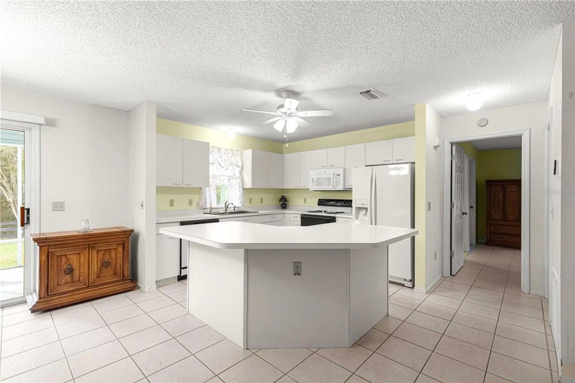 Property Slideshow image 14 of 44 | 334 juarez way, The Villages, FL, 32159